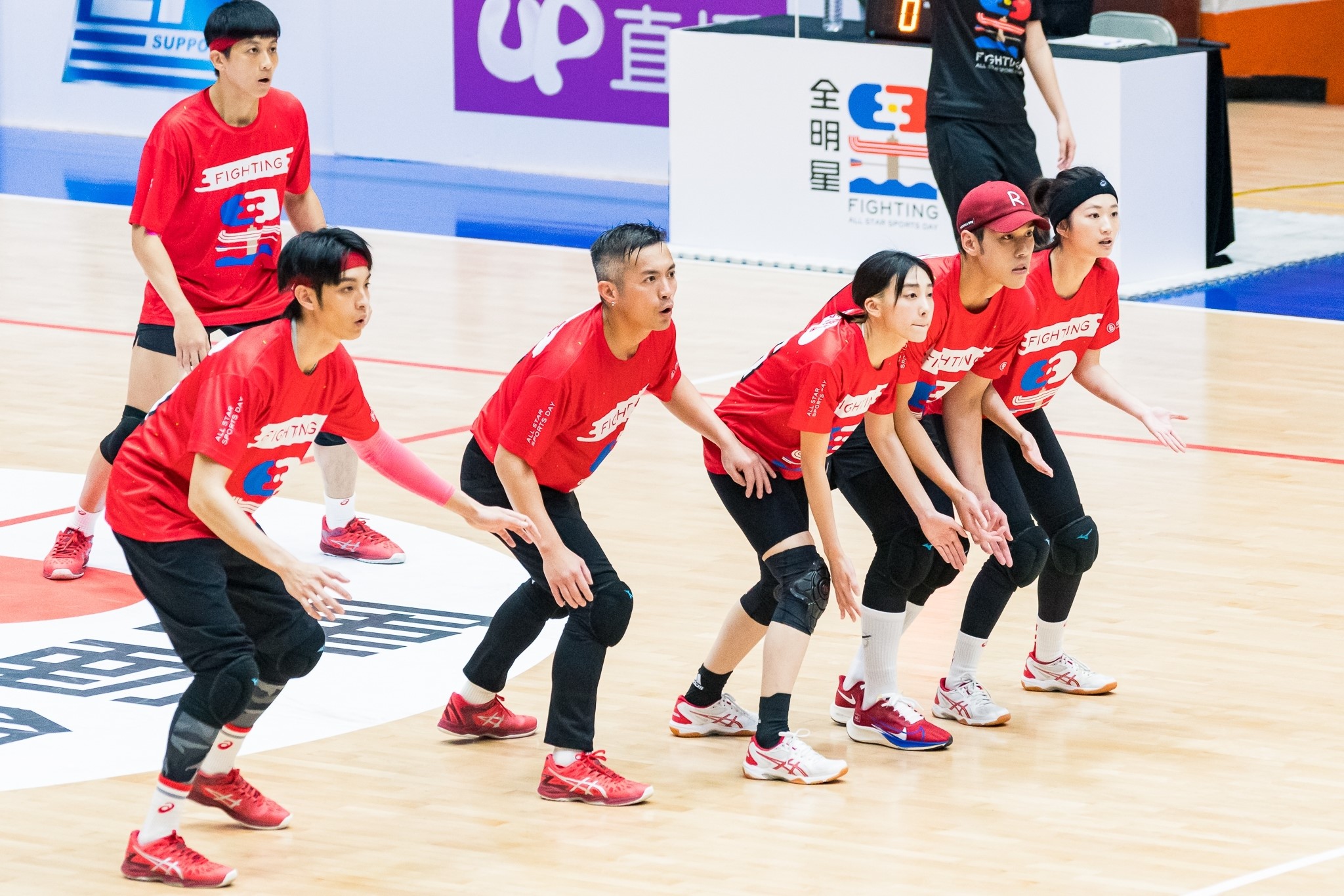 紅隊在上週經歷了連敗挫折，面對強敵藍隊的壓力，本週終於在躲避球項目反敗為勝，終止五連敗。（台視提供）