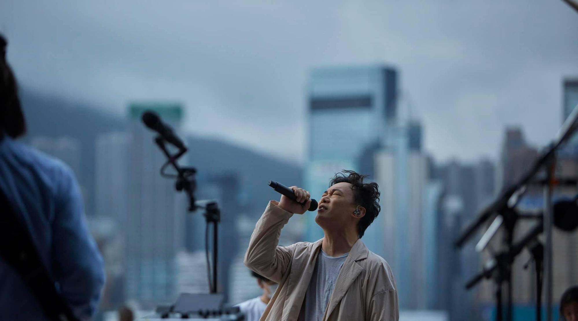 陳奕迅之前曾辦線上演唱會為港人打氣，這次切割Adidas，是否能全身而退，引起許多人關注。（翻攝自陳奕迅臉書）
