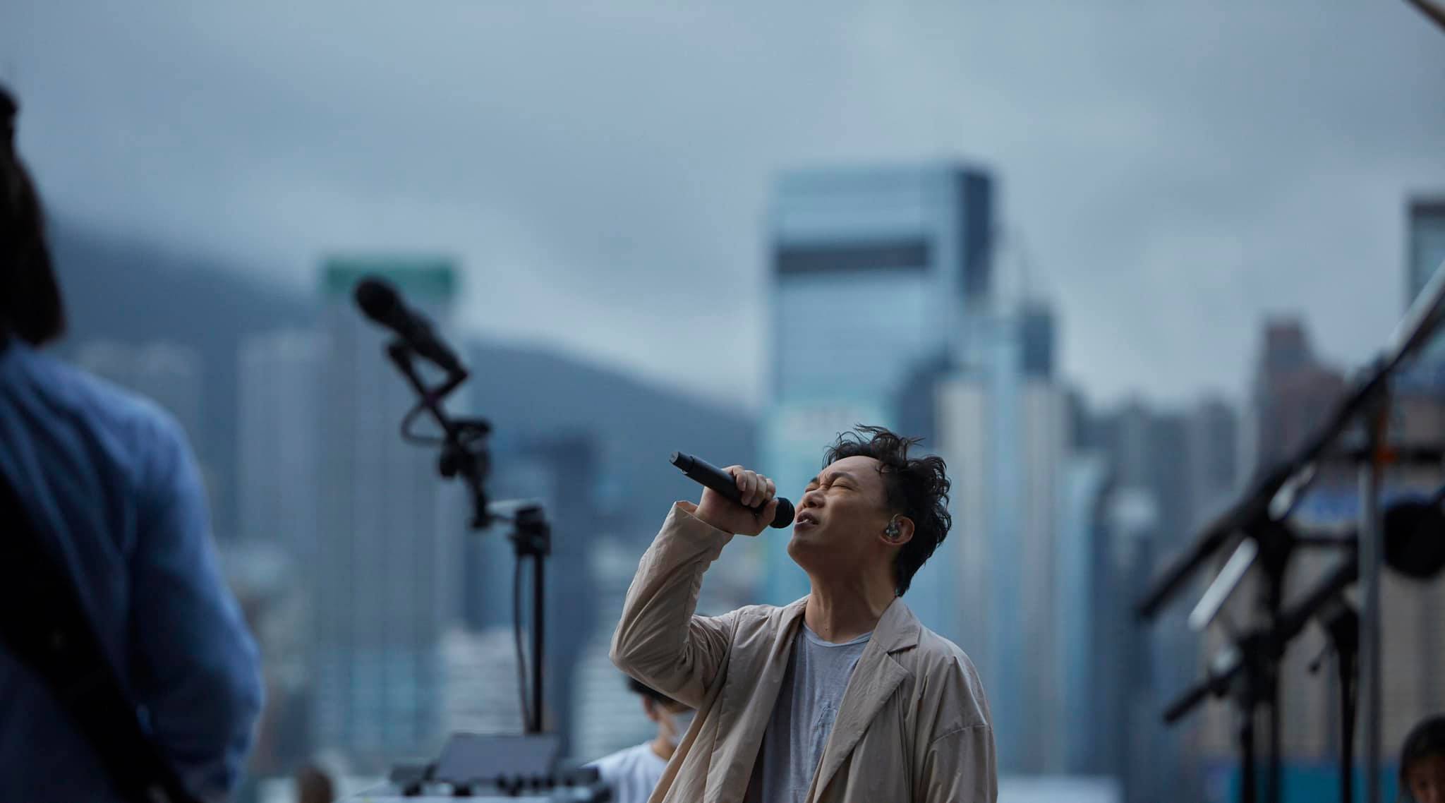 陳奕迅之前曾辦線上演唱會為港人打氣，這次切割Adidas，是否能全身而退，引起許多人關注。（翻攝自陳奕迅臉書）