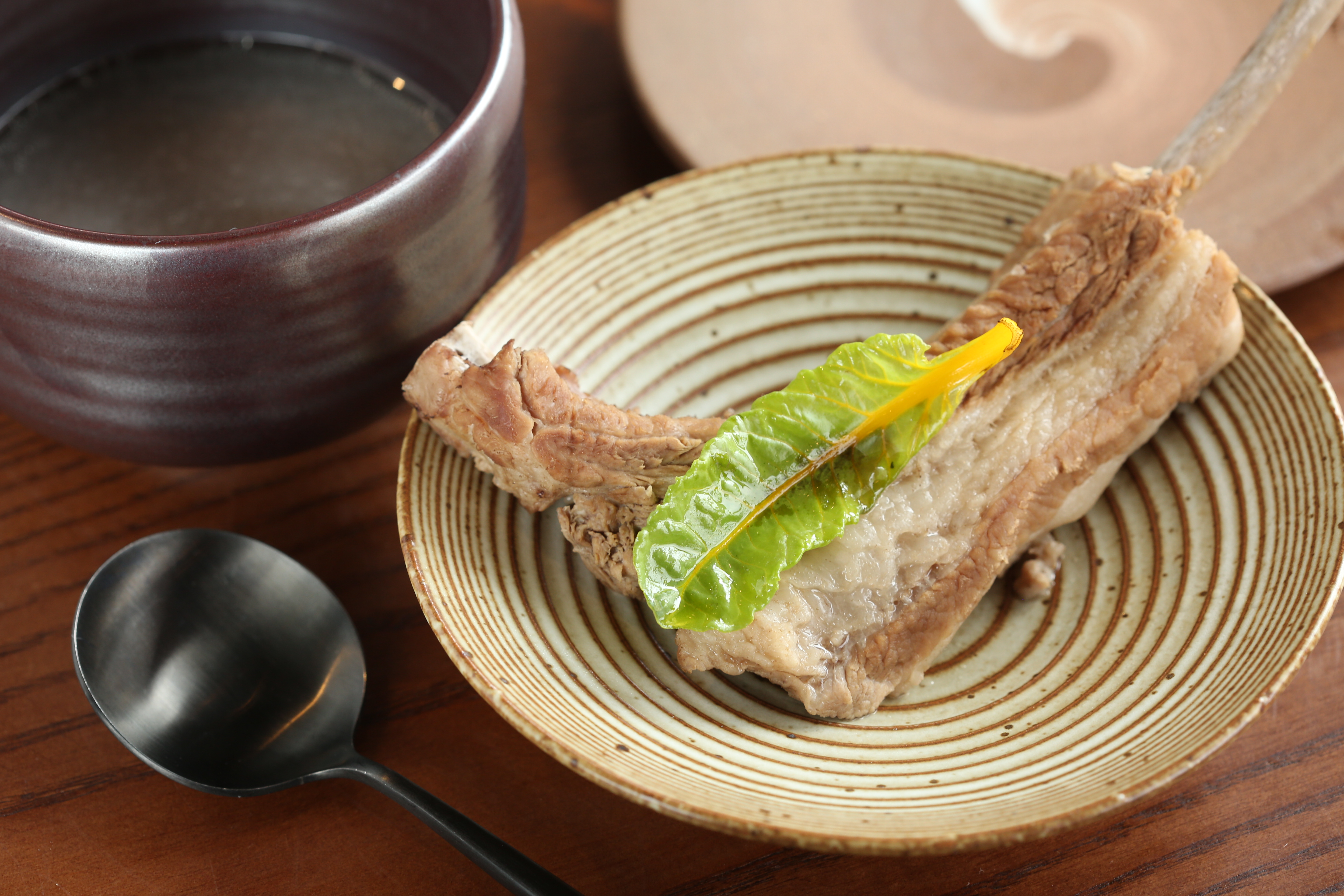 溫潤的樹豆排骨湯，簡單調味即是美味。
