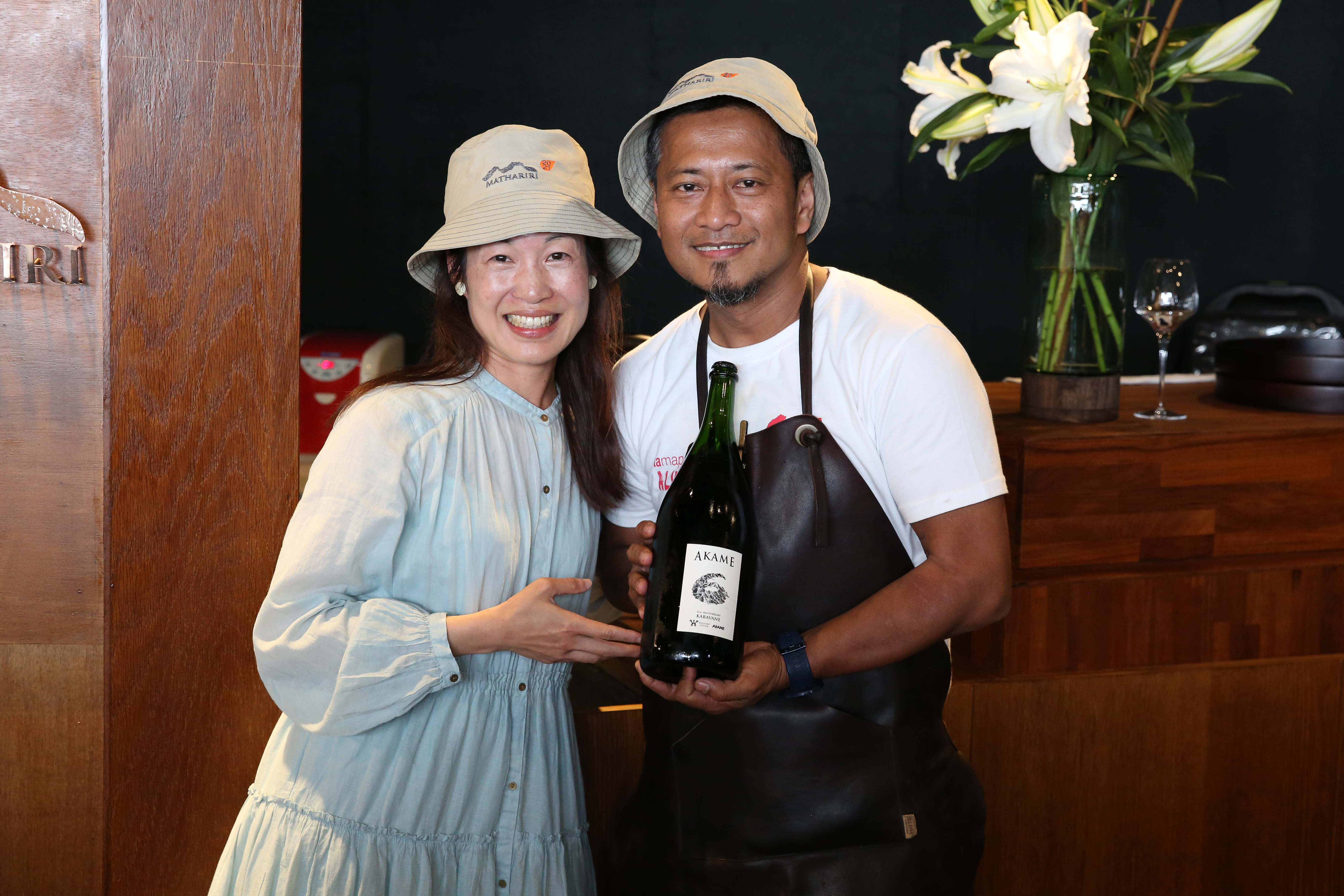 威石東酒莊創辦人楊仁亞與Alex每年都相互激盪創意，挑戰台灣葡萄酒與小米酒的可能性。