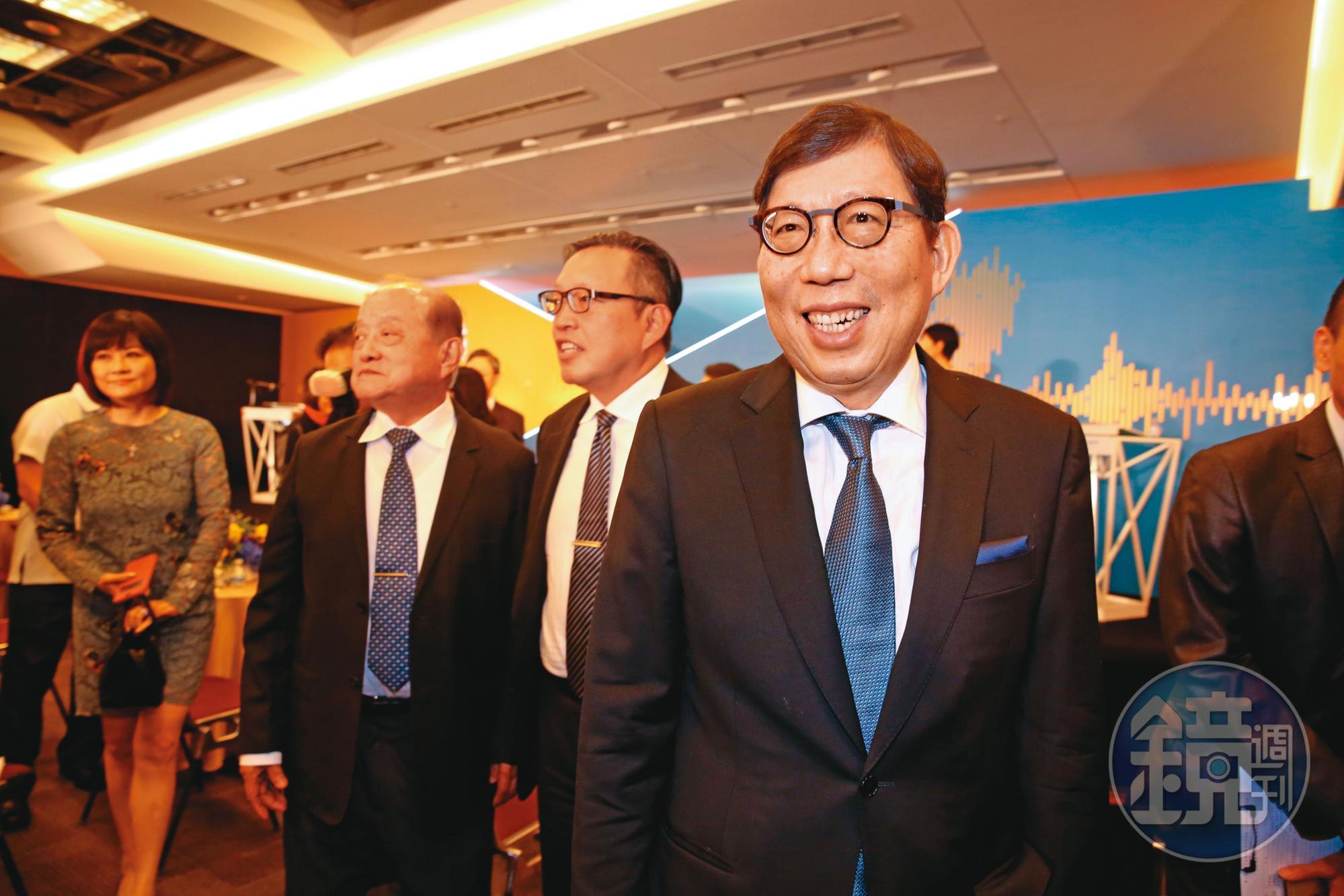 富邦金董事長蔡明興成功併購日盛金,最近眉開眼笑。