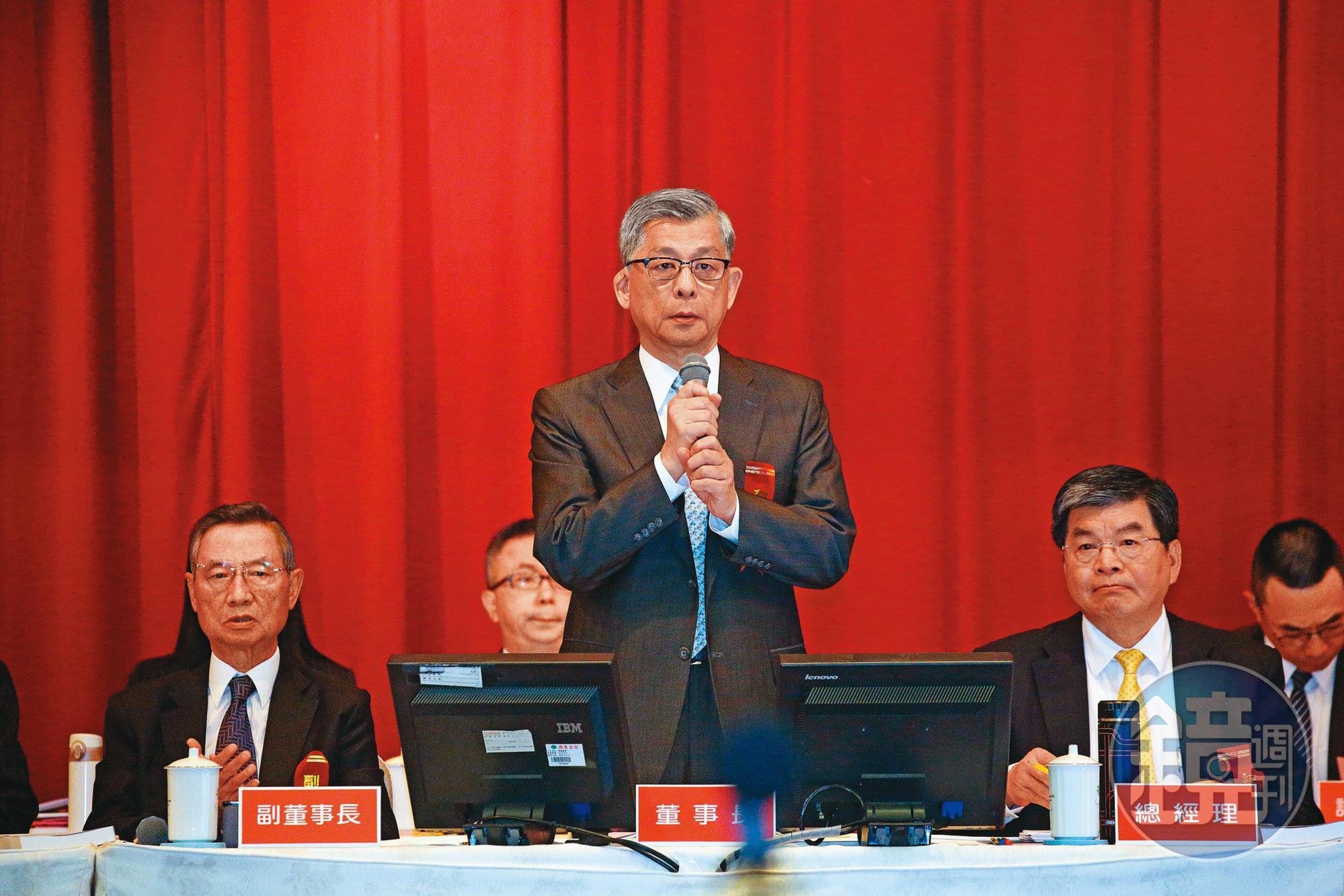 蔡宏圖(圖)的國泰金龍頭地位受到堂弟蔡明興的挑戰。