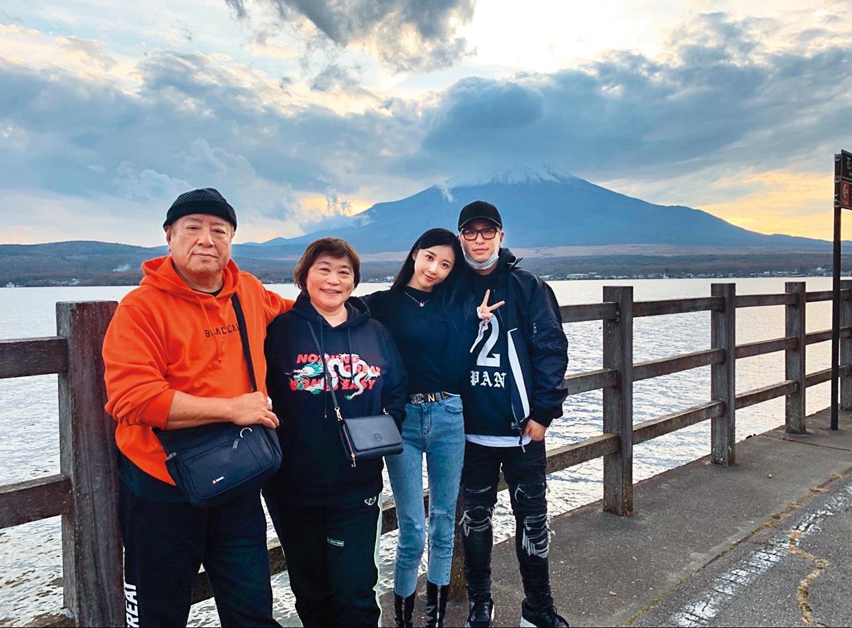 去年潘瑋柏無預警拋出脫單震撼彈,有一說他更早就已結婚,更有傳言是女兒快生了,他才著急公布婚訊。(翻攝自潘瑋柏微博)
