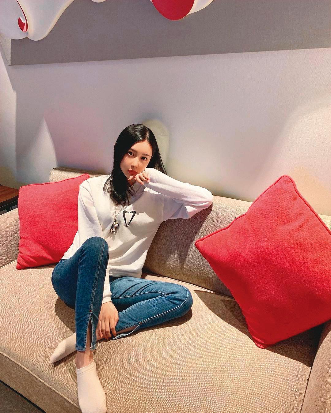 Luna因應流言婚姻不睦，特別秀照反擊。（翻攝自lunaaay IG）