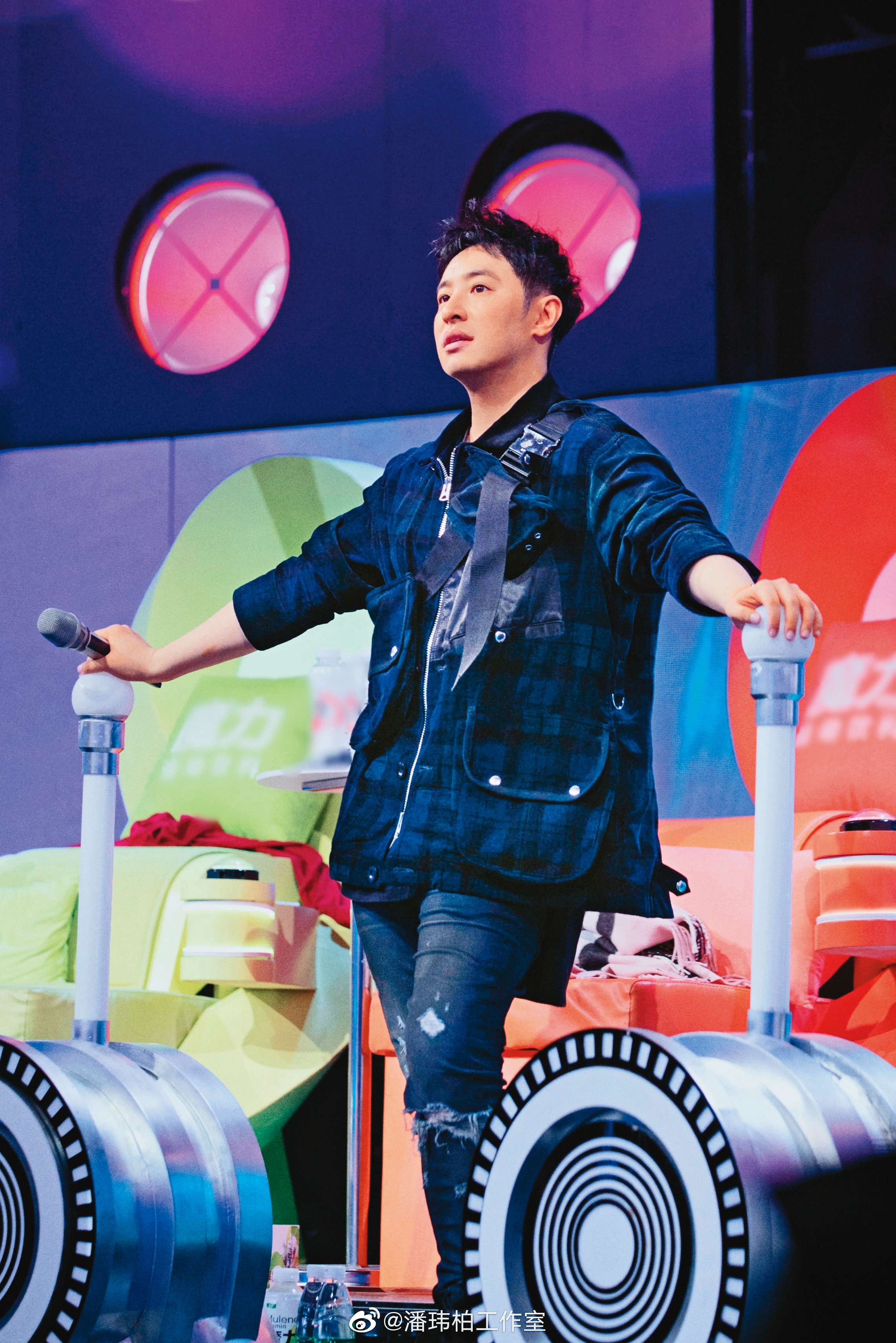潘瑋柏向來感情生活神祕,比起其他天王較為樂於分享婚後生活,他則是隻字不提。(翻攝自潘瑋柏工作室微博)