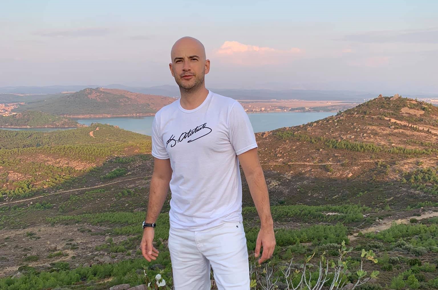 吳鳳發文譴責中國迫害新疆。（翻攝吳鳳臉書）