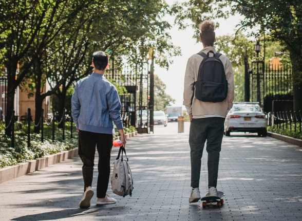 身高168公分的男網友遭高個子同學狠嗆「殘障」，忍不住出言反擊。（示意圖，Pexels）