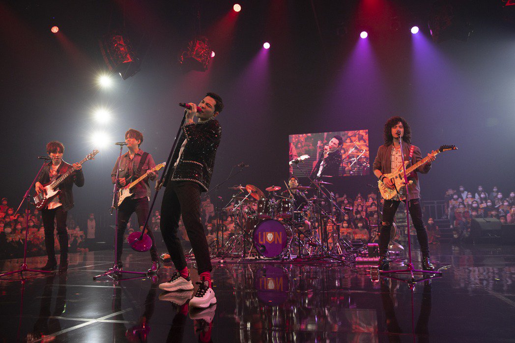 蕭敬騰在赴中國大陸工作之前，先在台灣開了生日音樂會。（華納提供）