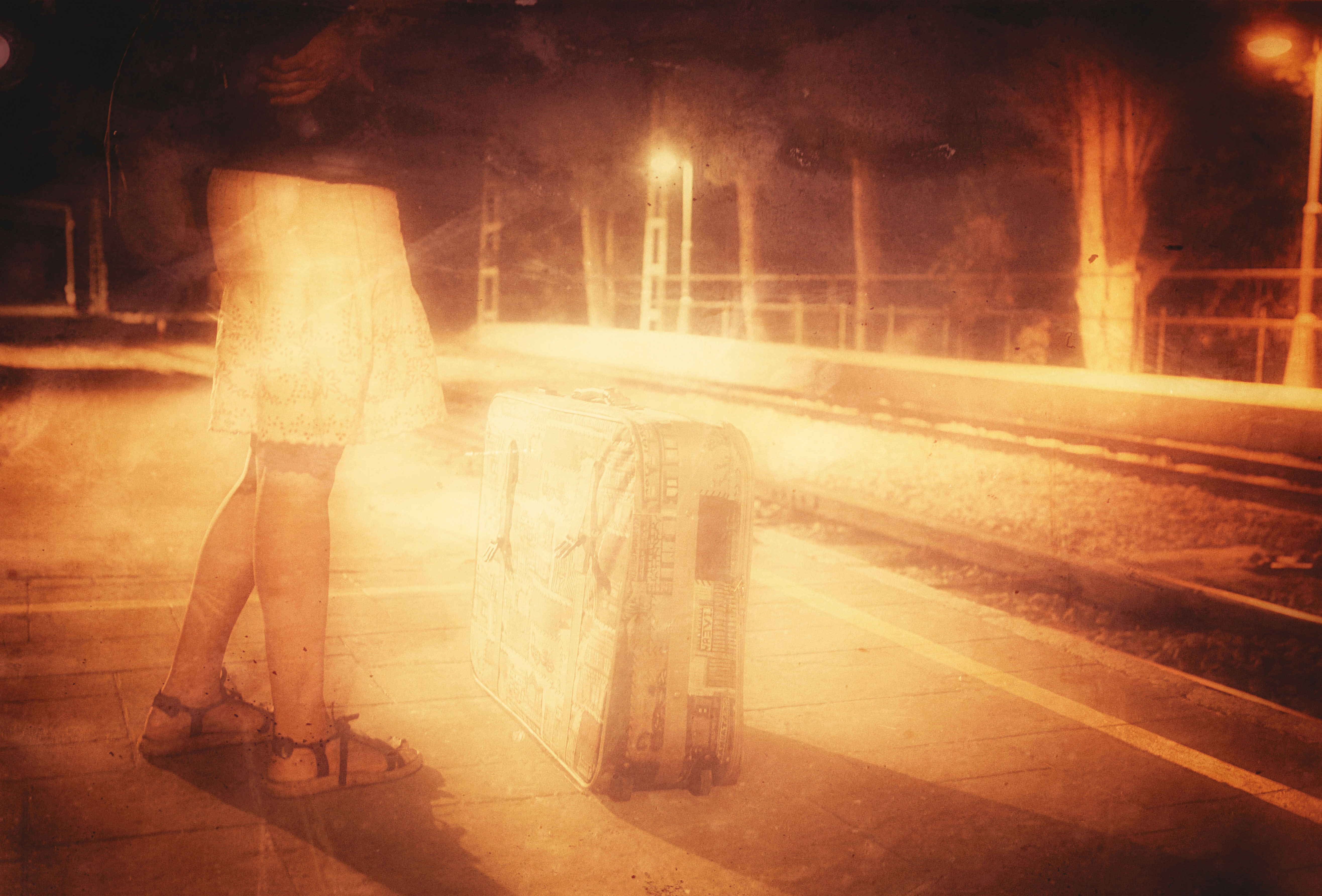 因經濟因素而提早離家或離開學校的女性，更容易陷入不利處境。（東方IC）