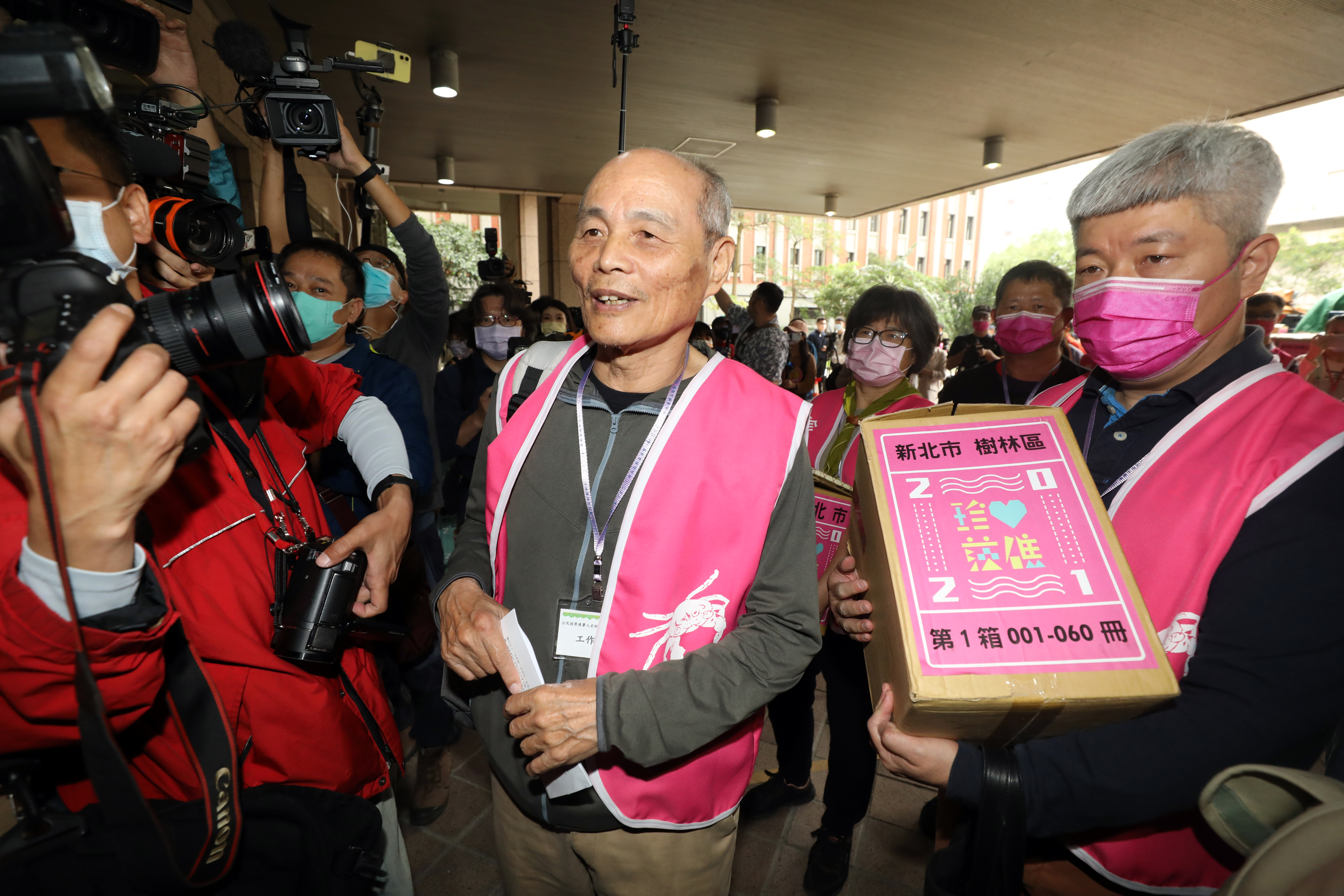 珍愛藻礁公投領銜人潘忠政表示，不建議政府官員用感性訴求當成單一解決方案。（本刊資料照）