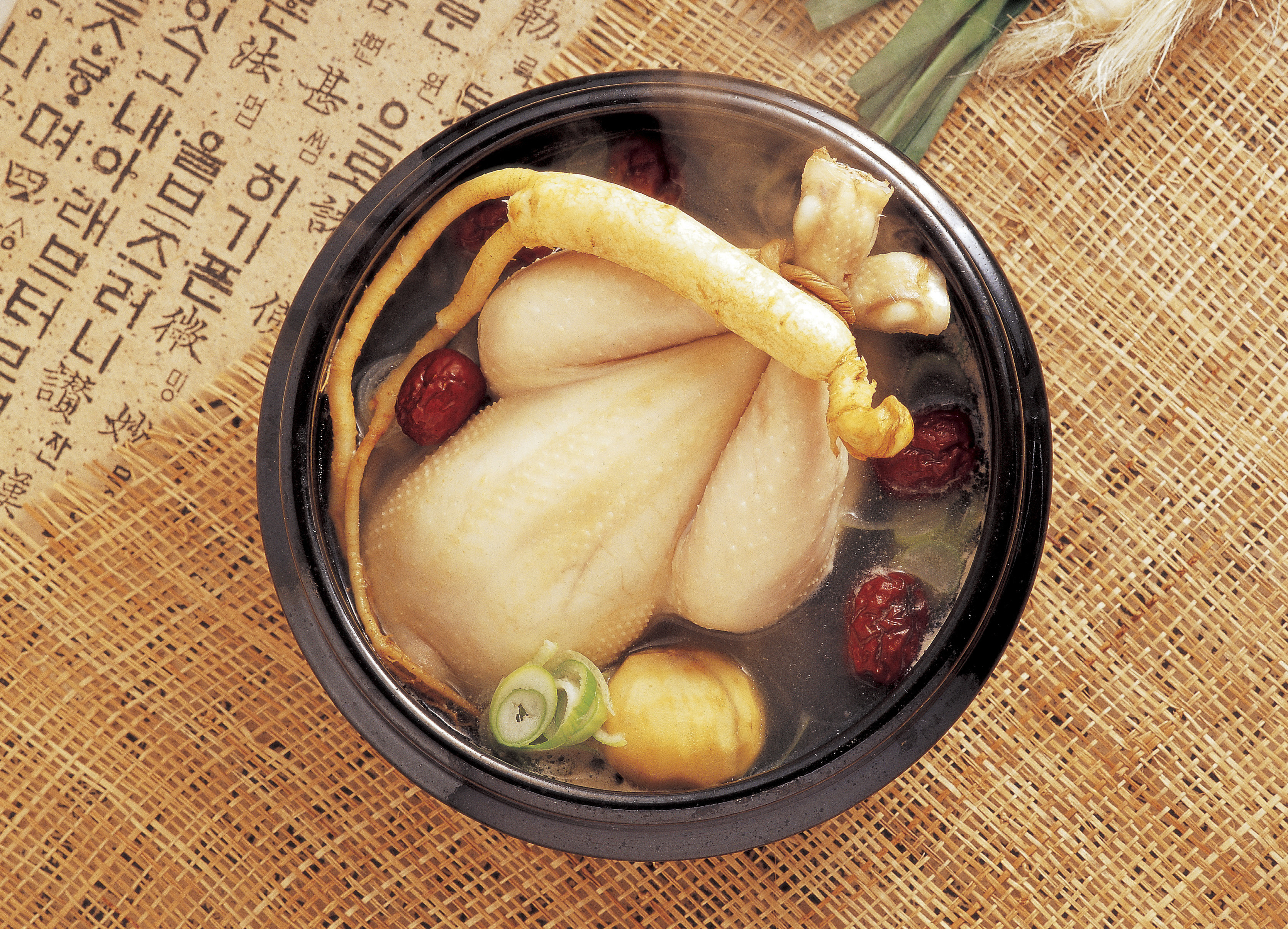 參雞湯是著名的韓國料理。（東方IC）