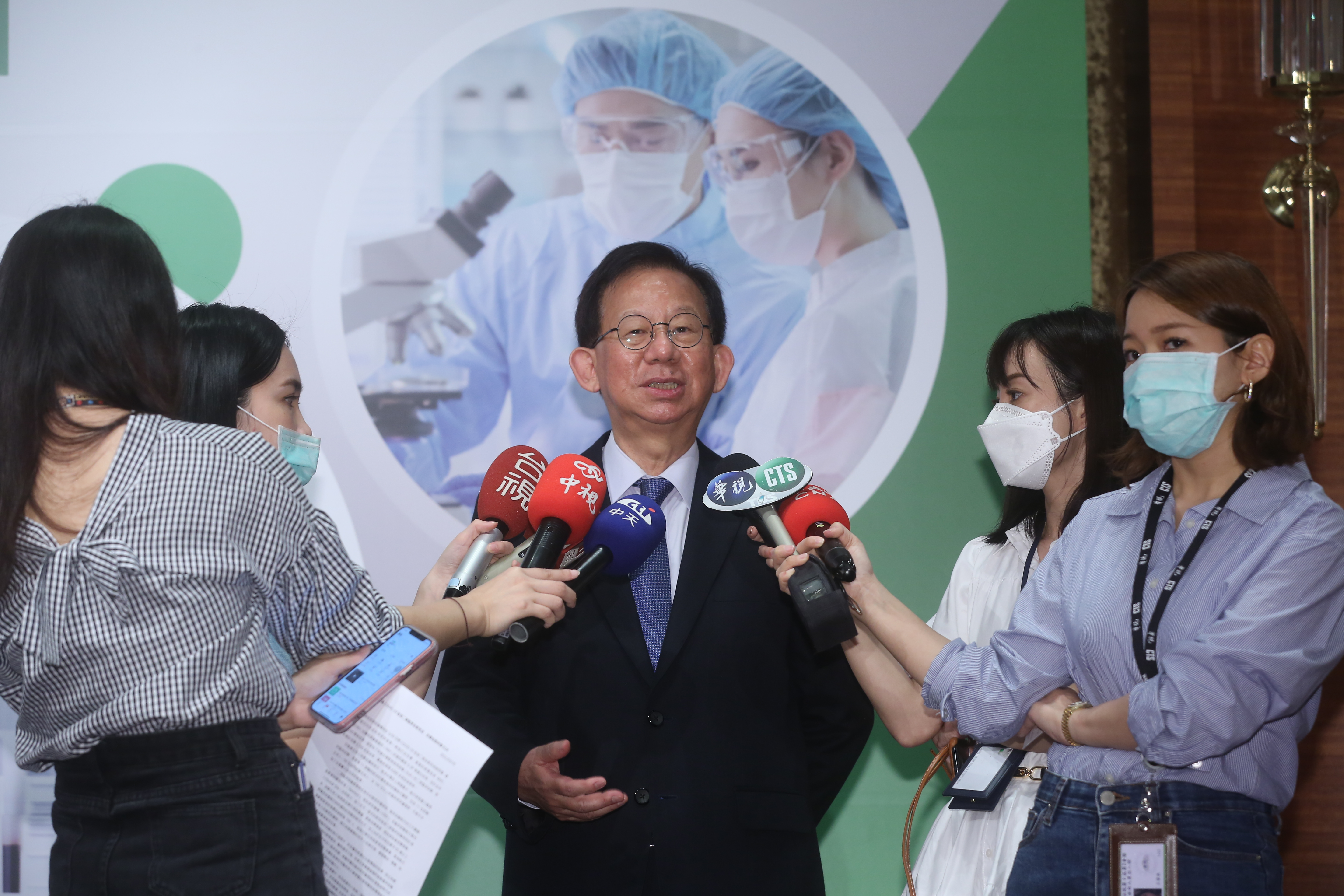 高端總經理陳燦堅緊盯進度，有望成為首支國產新冠疫苗。