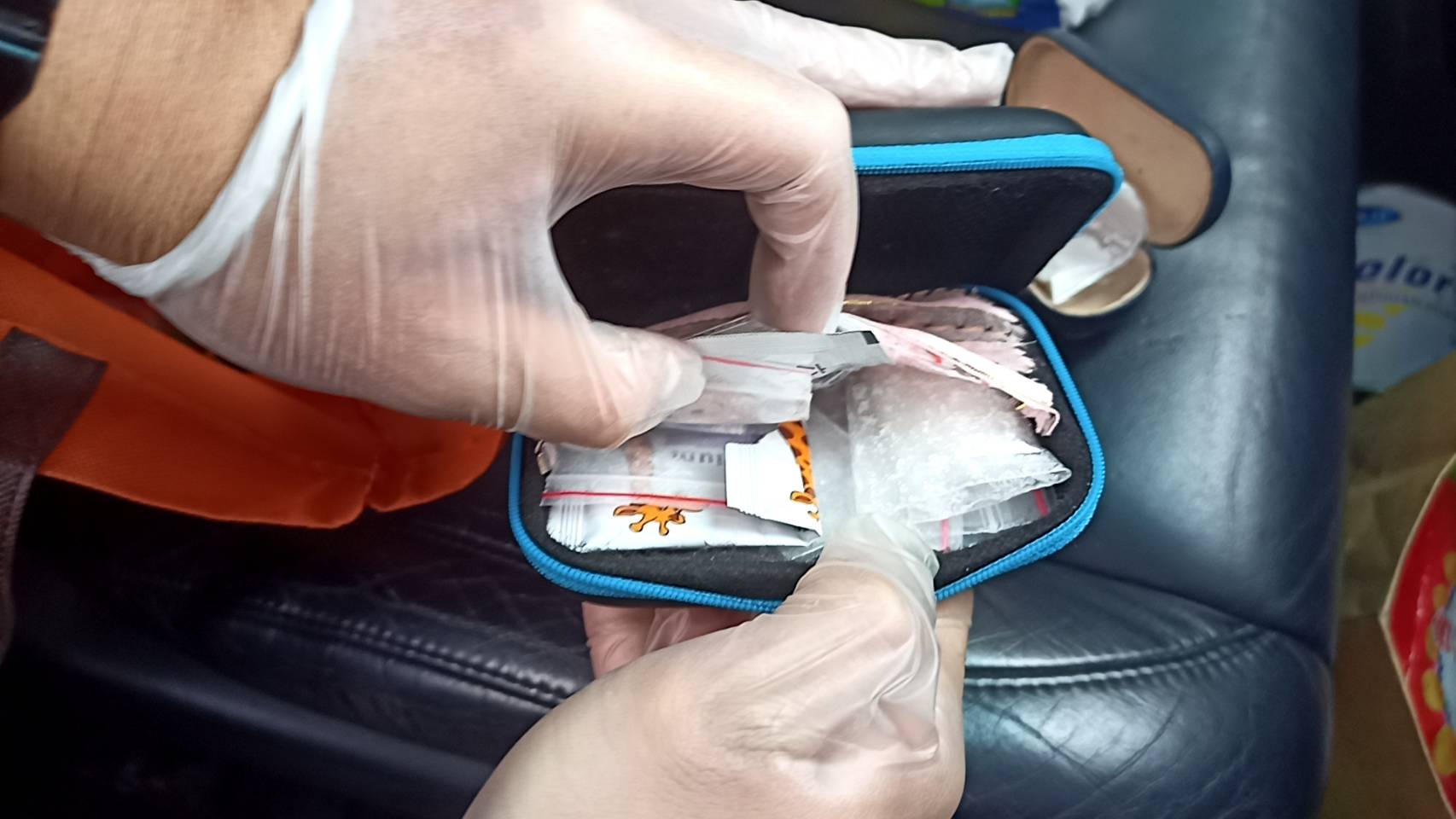 警方在林男車內發現毒品。(翻攝畫面)
