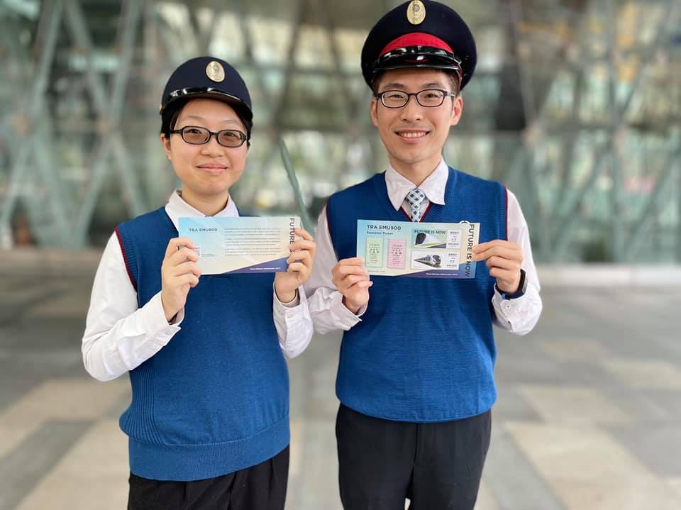 台鐵特別製作精美紀念套票，並於首航日限量發售500套，每套售價100元，售完為止。（翻攝自交通部臺灣鐵路管理局 TRA臉書）