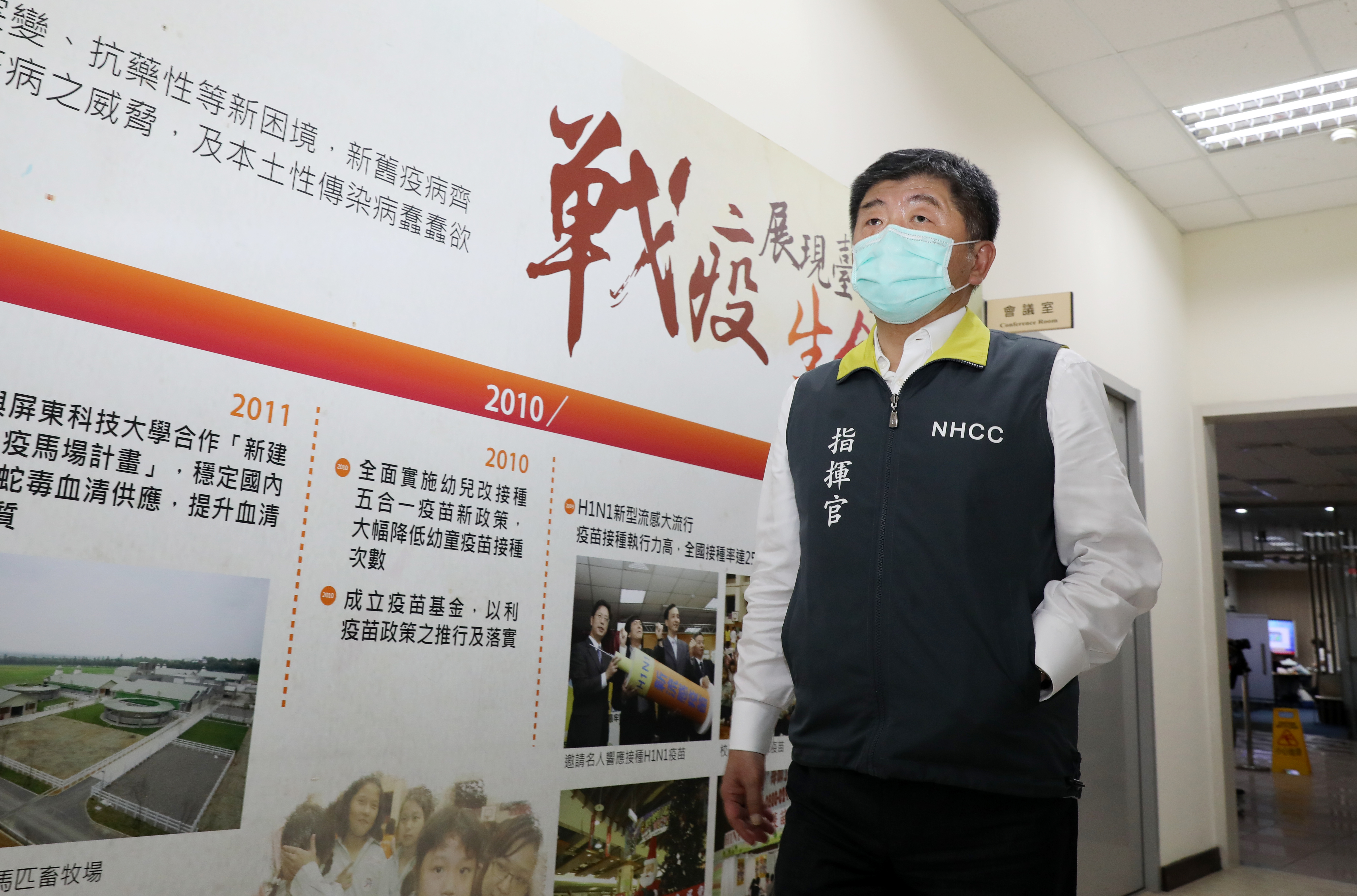 今日再次被問及是否會將媒體從業人員列入疫苗接種第三順位，陳時中當場做調查。（本刊資料照）