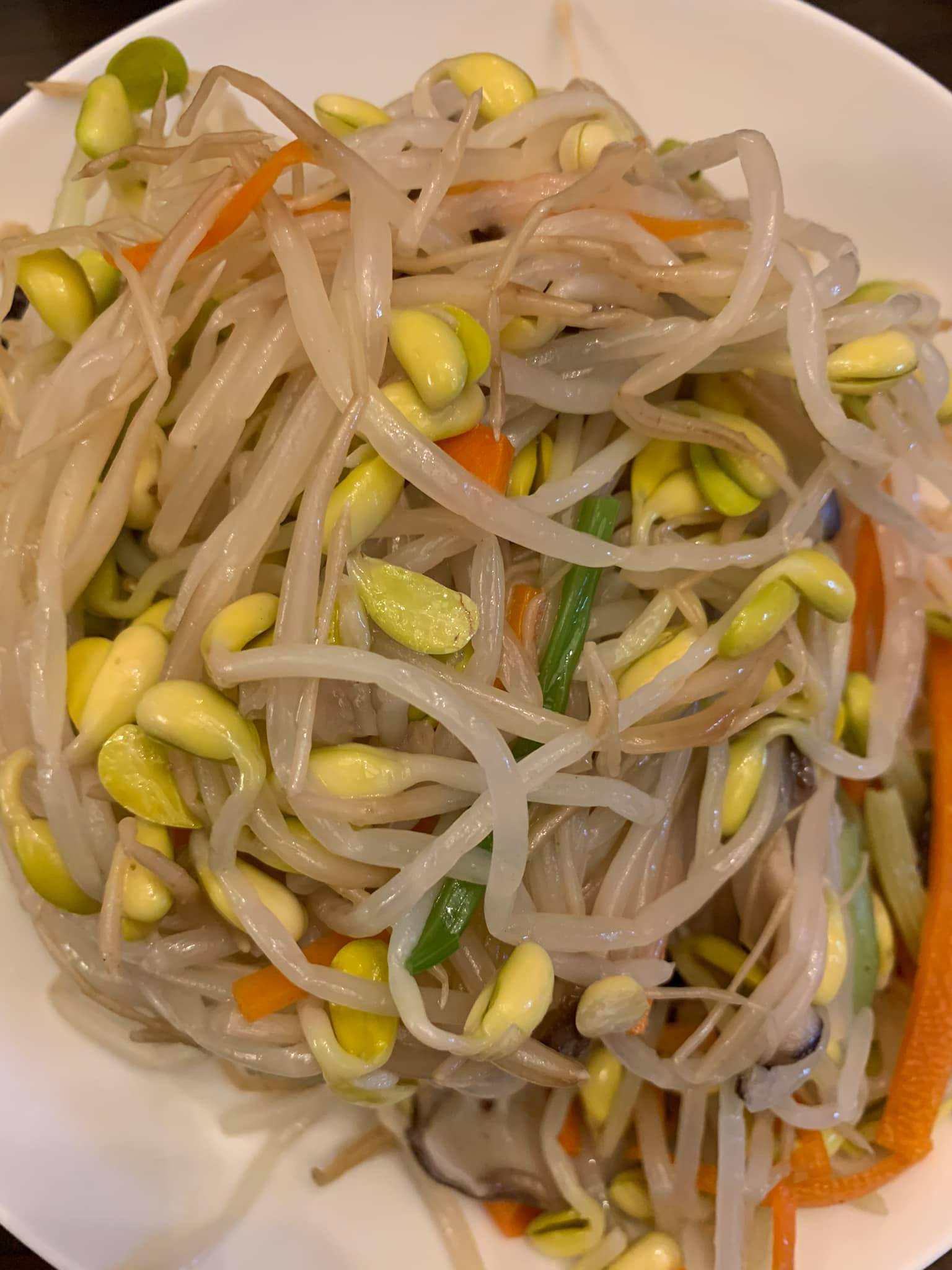 黃豆芽炒芹菜（勤快如意）。