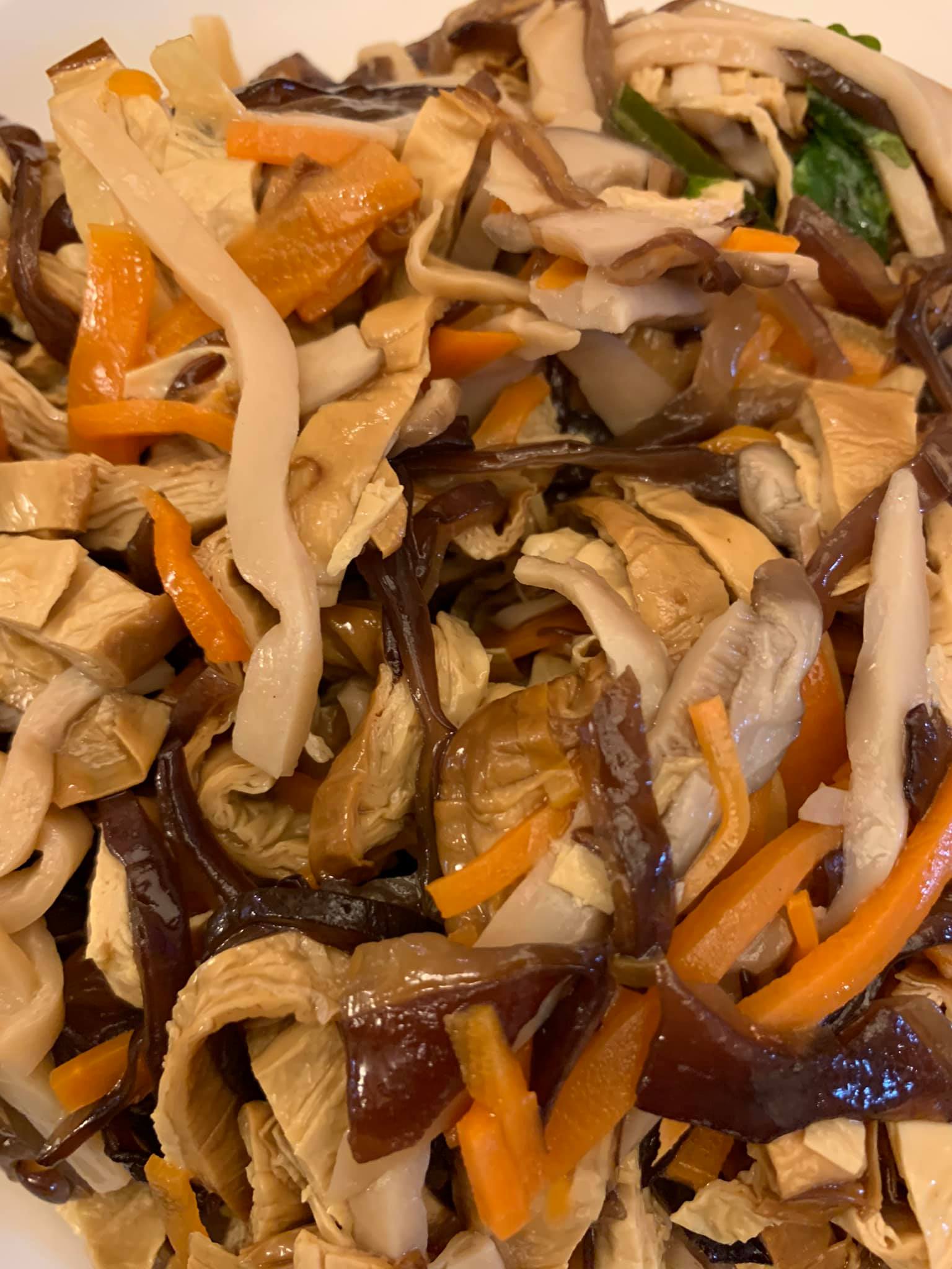 豆皮腐竹木耳杏鮑菇（福祿功名富足）。