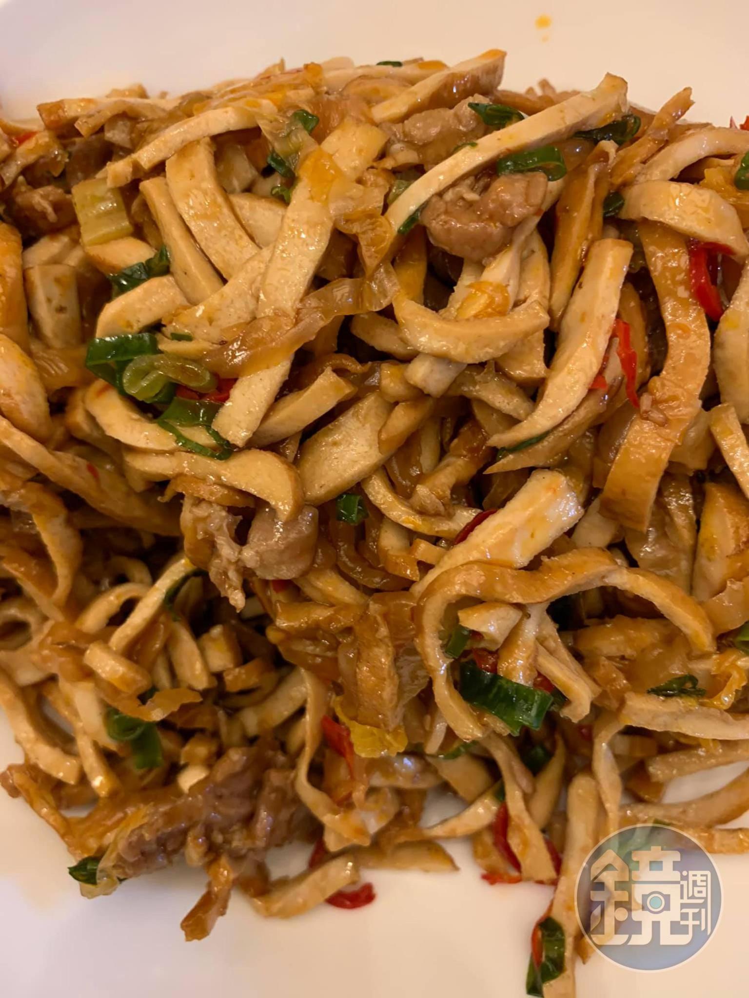 豆乾炒肉絲（做官功名）。