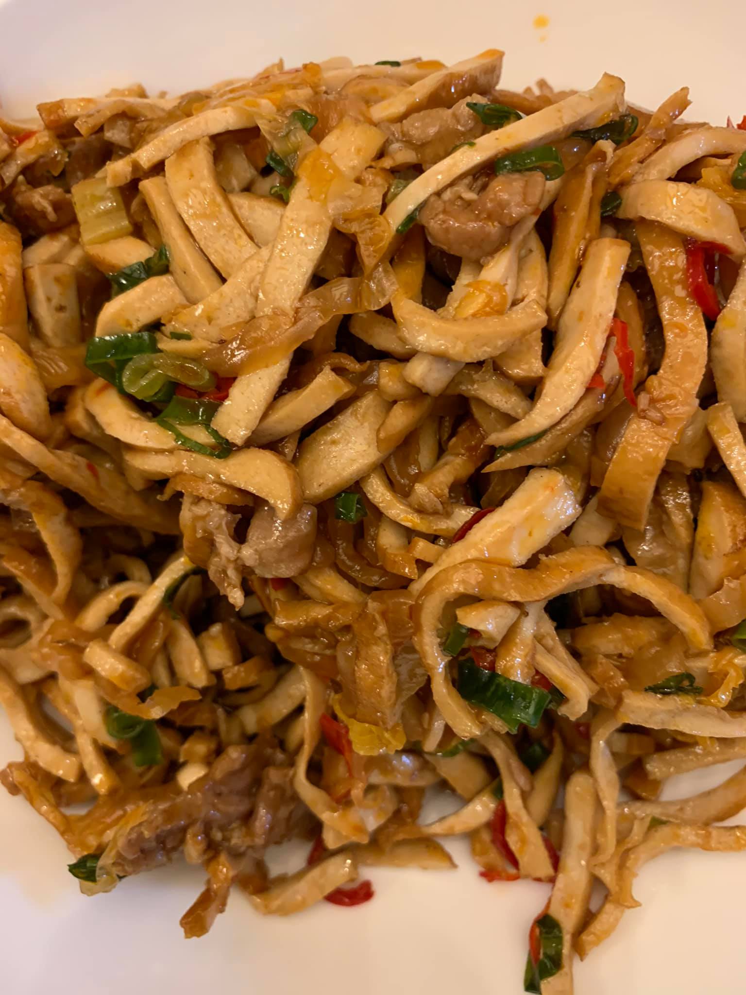 豆乾炒肉絲（做官功名）。