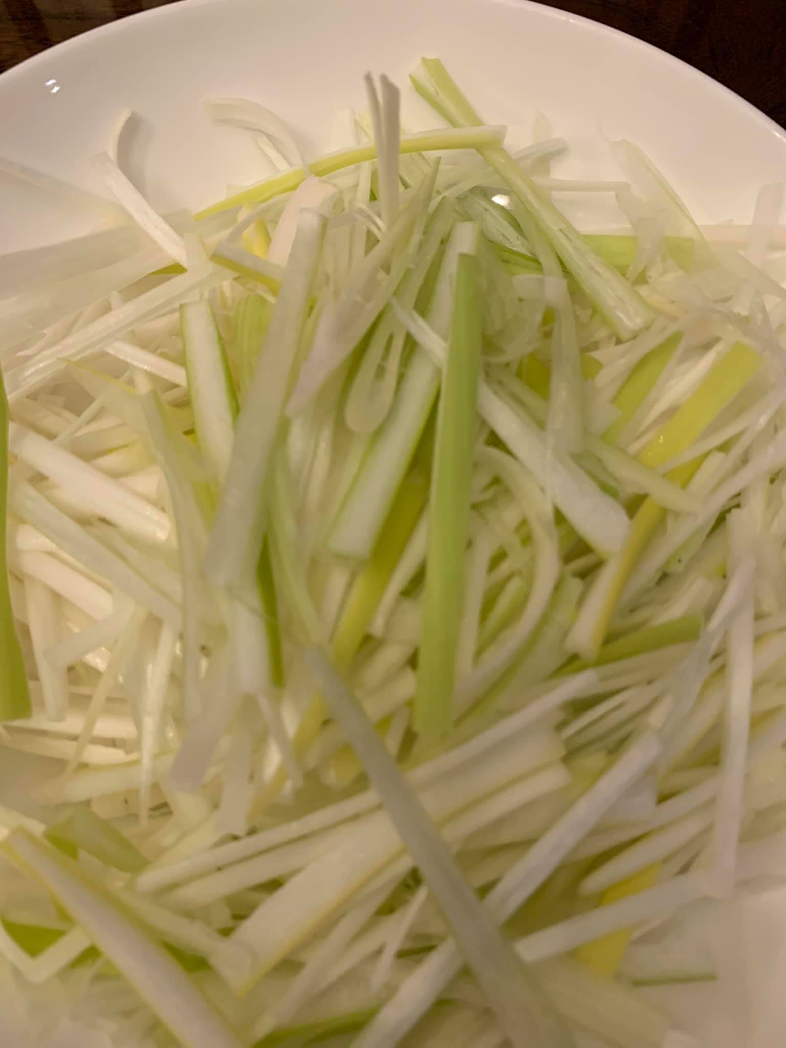 五辛之一的大蔥（聰明）。