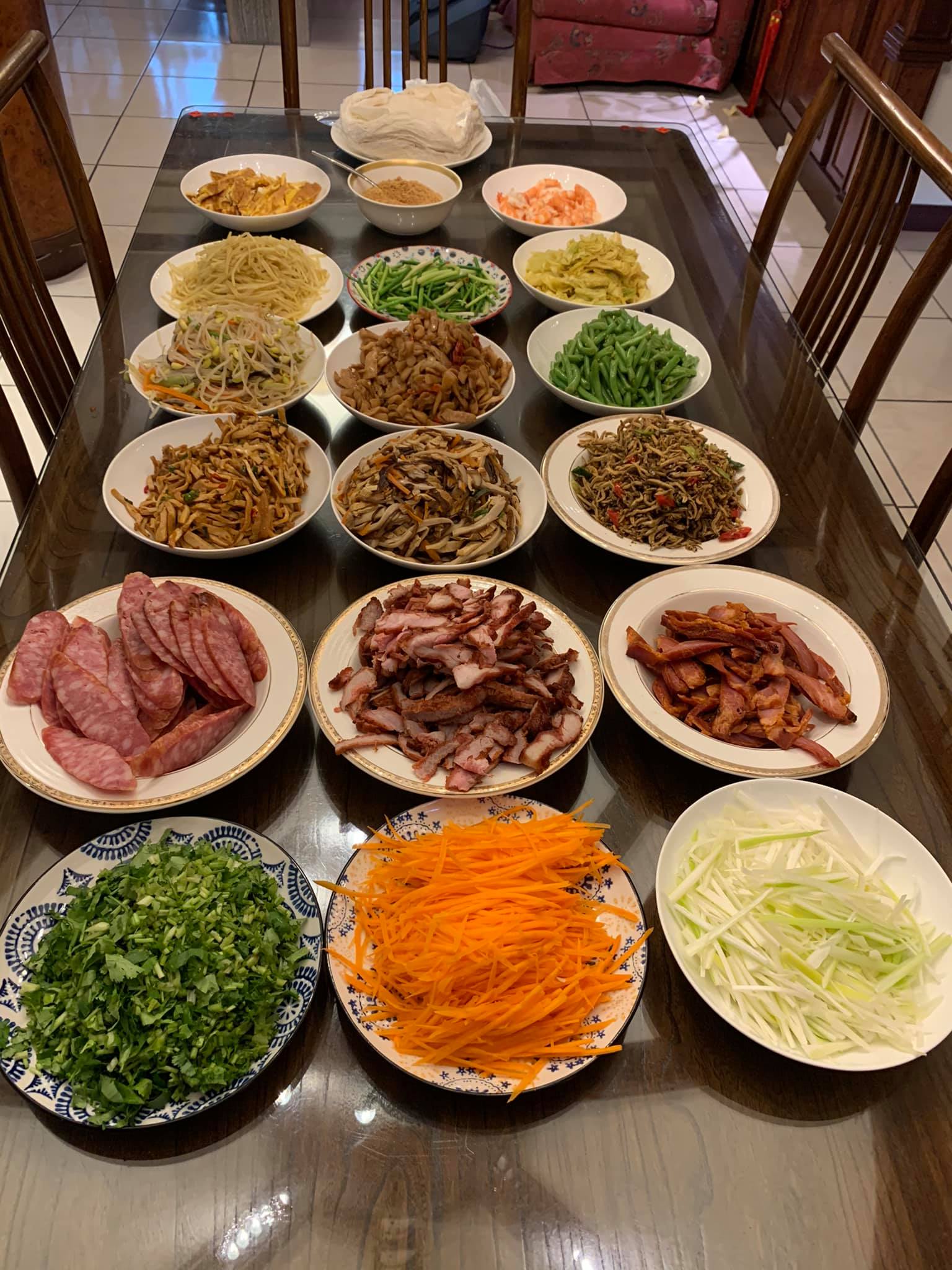 潤餅上桌，看了就好吃。