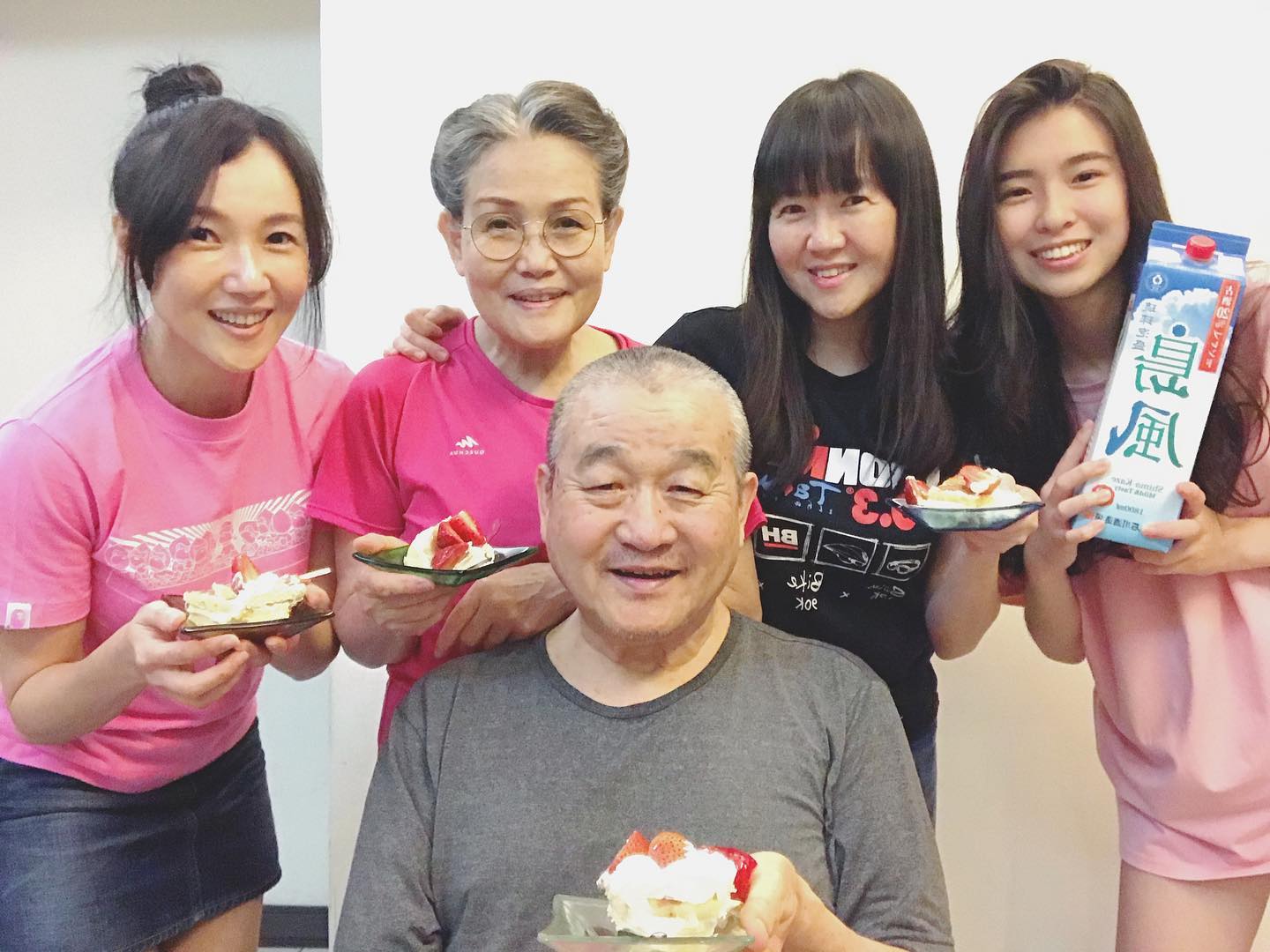 張本渝從小跟家人感情好，賺錢想買房孝順父母。（翻攝自張本渝臉書）