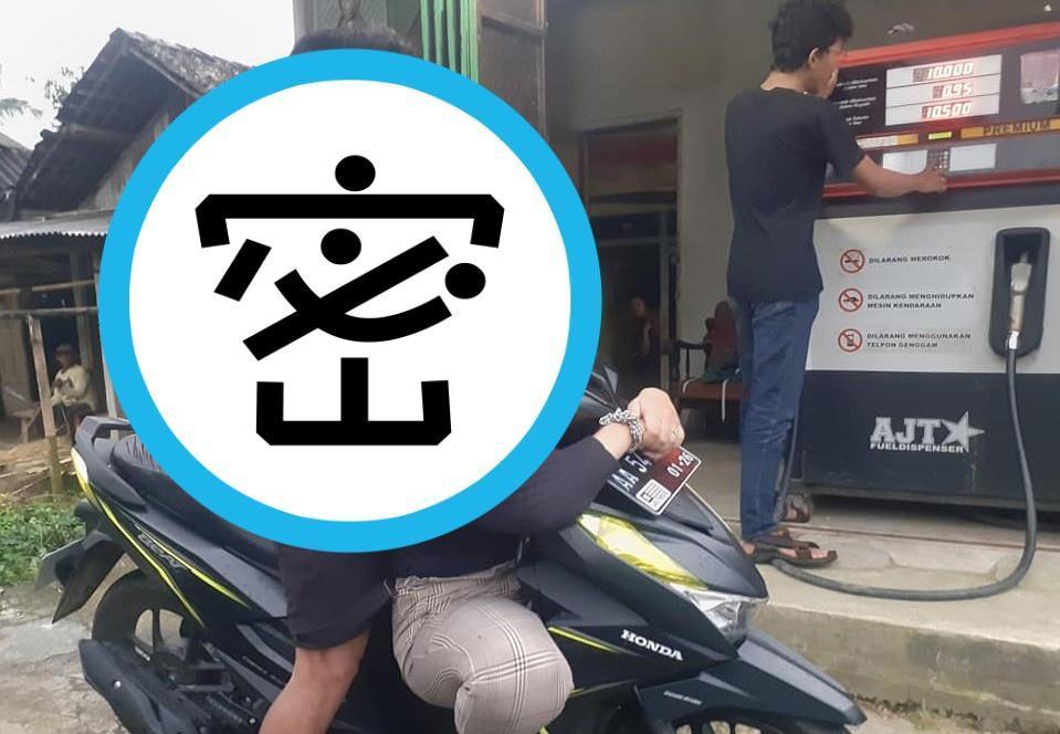 印尼社群網路瘋傳一組照片,特別改裝的機車讓網友笑翻。(翻攝自Khoirul Anam臉書)