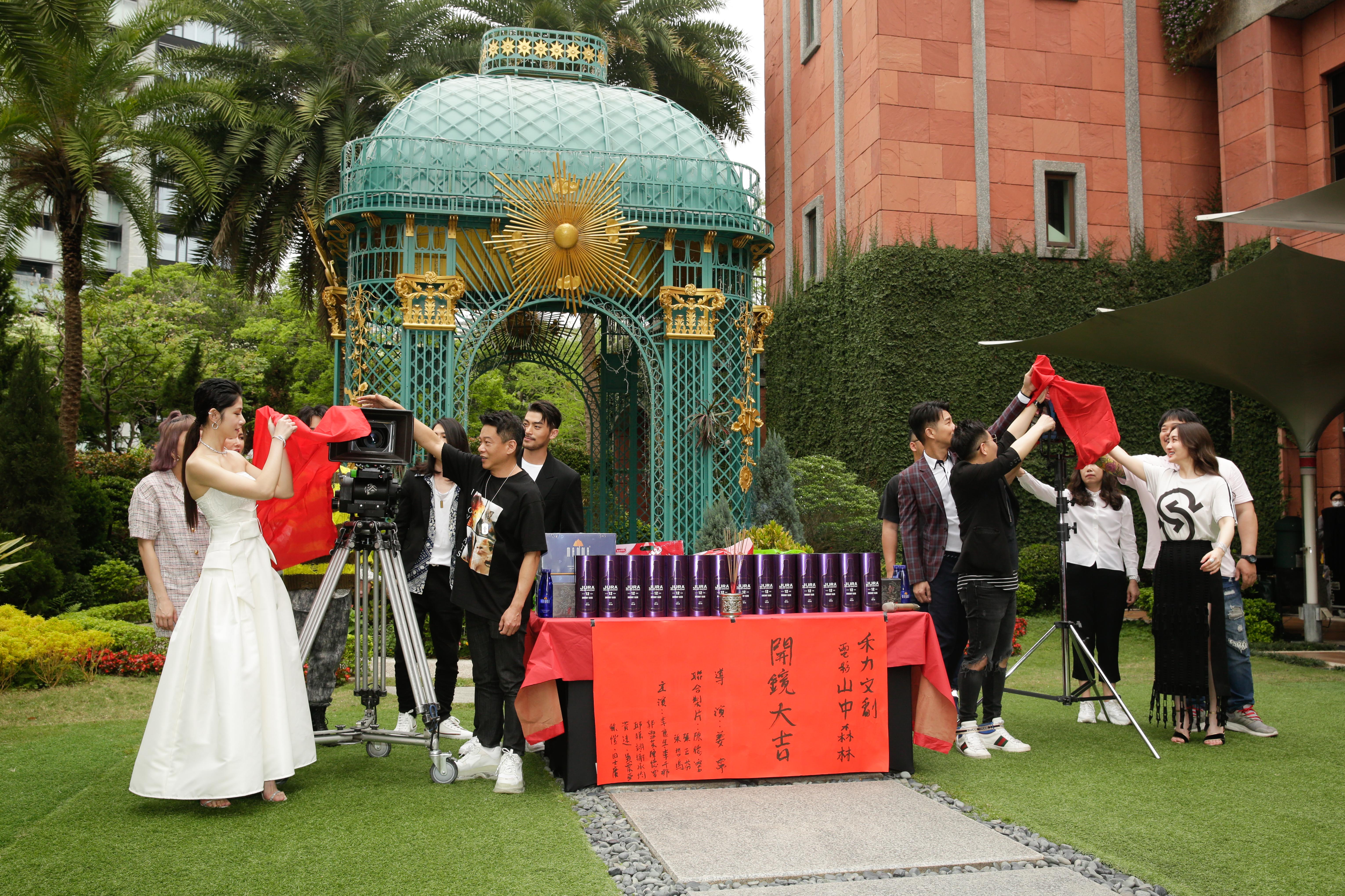 電影《山中森林》開鏡,主演群幾乎全數出席,預計將拍攝1個半月左右。