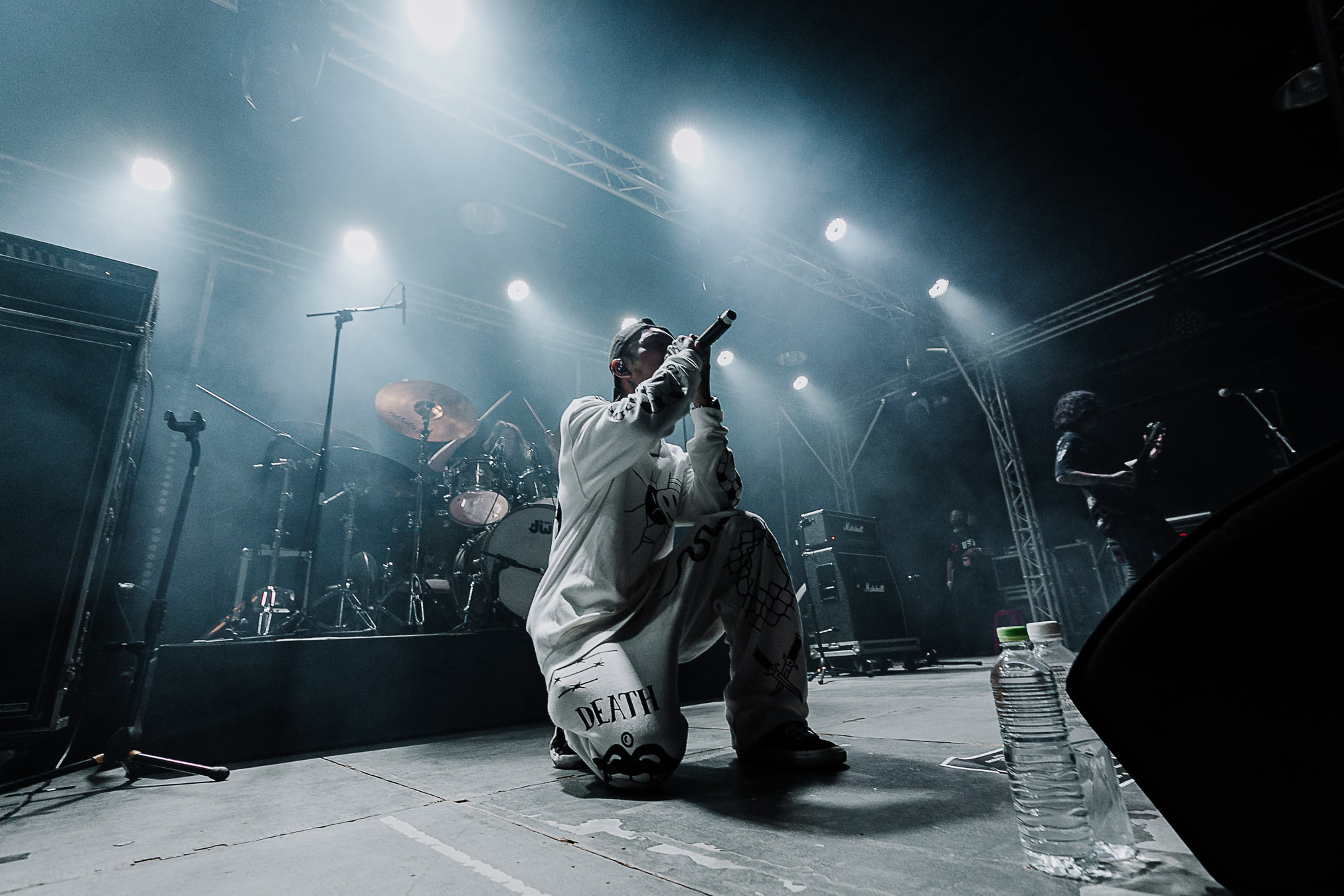 高雄愛河31日發現浮屍，死者身分確認為樂團謎路人主唱「小賀 81」。（翻攝自出力音樂臉書粉專）