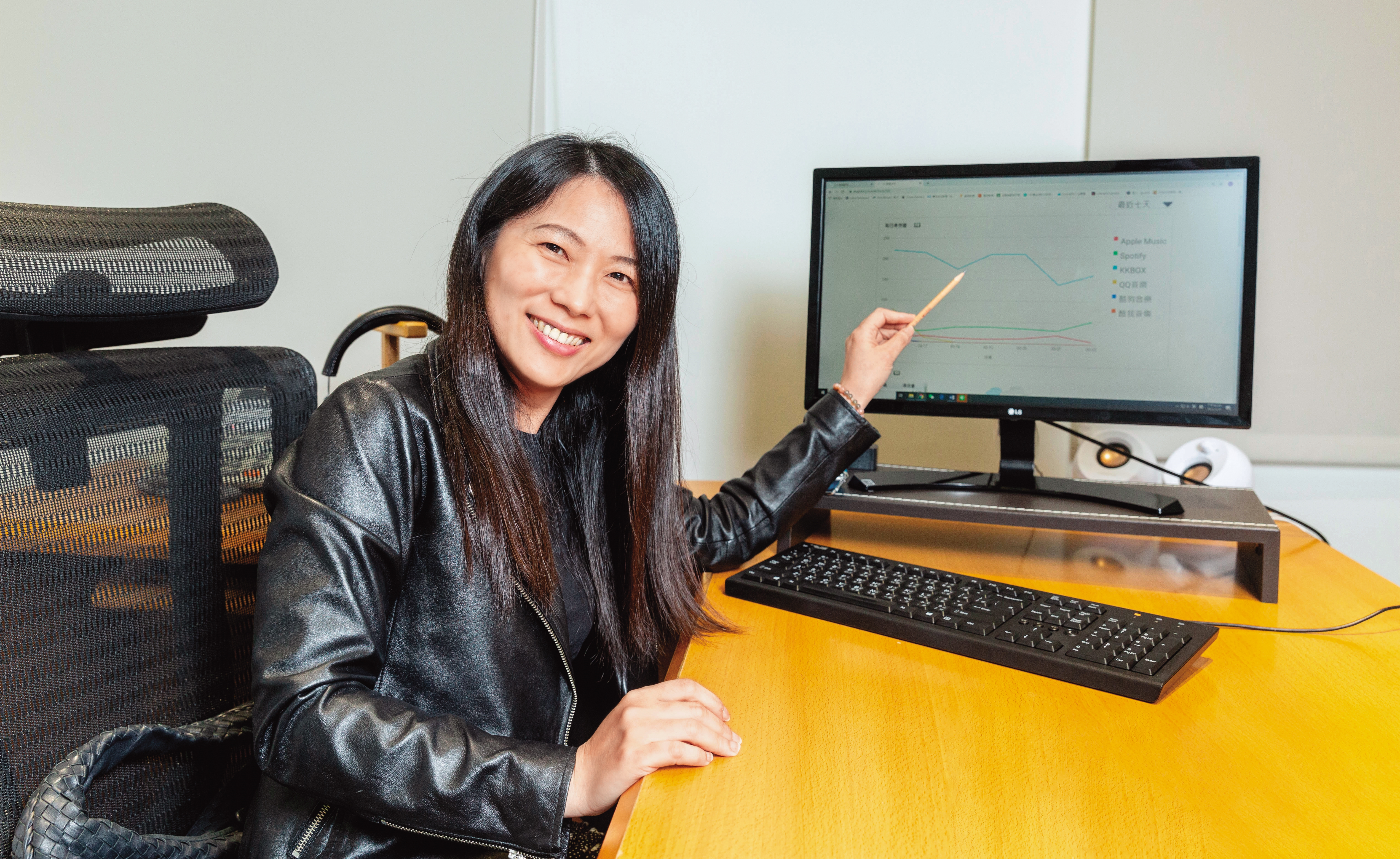 邱志君成立的杰思國際娛樂專營數位音樂發行和經紀，在兩岸設有據點。