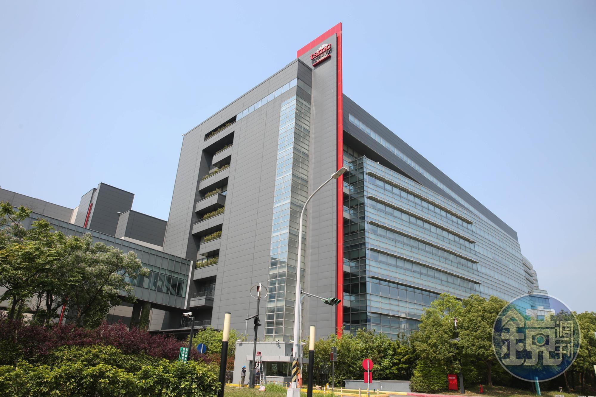 業界流傳一封魏哲家給客戶的信,內容指出台積電計畫3年內大幅投資1,000億美元(約新台幣2.85兆元)擴充產能。(本刊資料照)