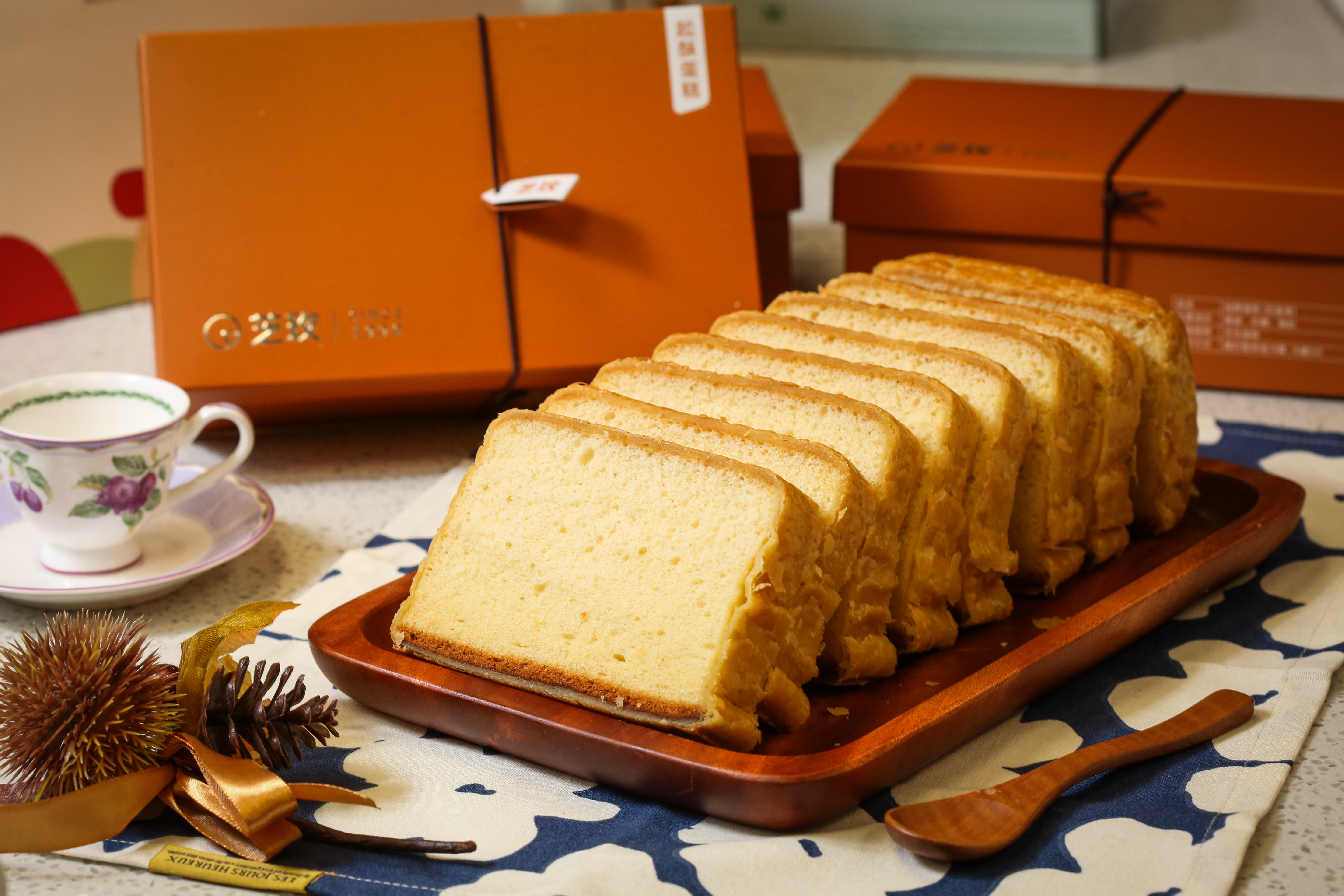 芝玫蛋糕的起酥蛋糕外皮酥香，不泛油光，甜度適中。（230元／盒）