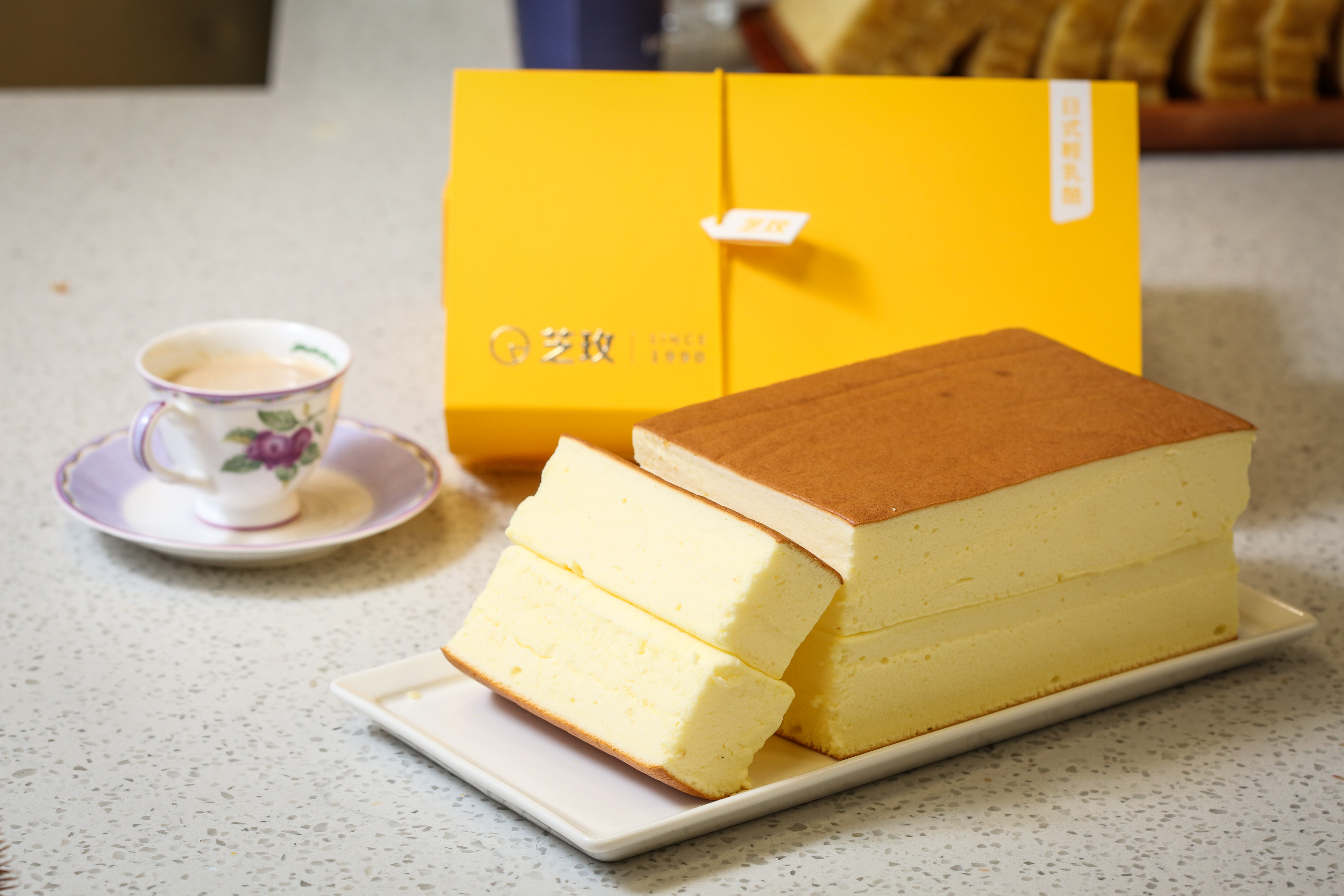蔡政達研發的輕乳酪蛋糕口感軟綿清爽，奶香濃郁，曾是總統官邸常回購的糕點。（日式輕乳酪蛋糕，280元／盒）