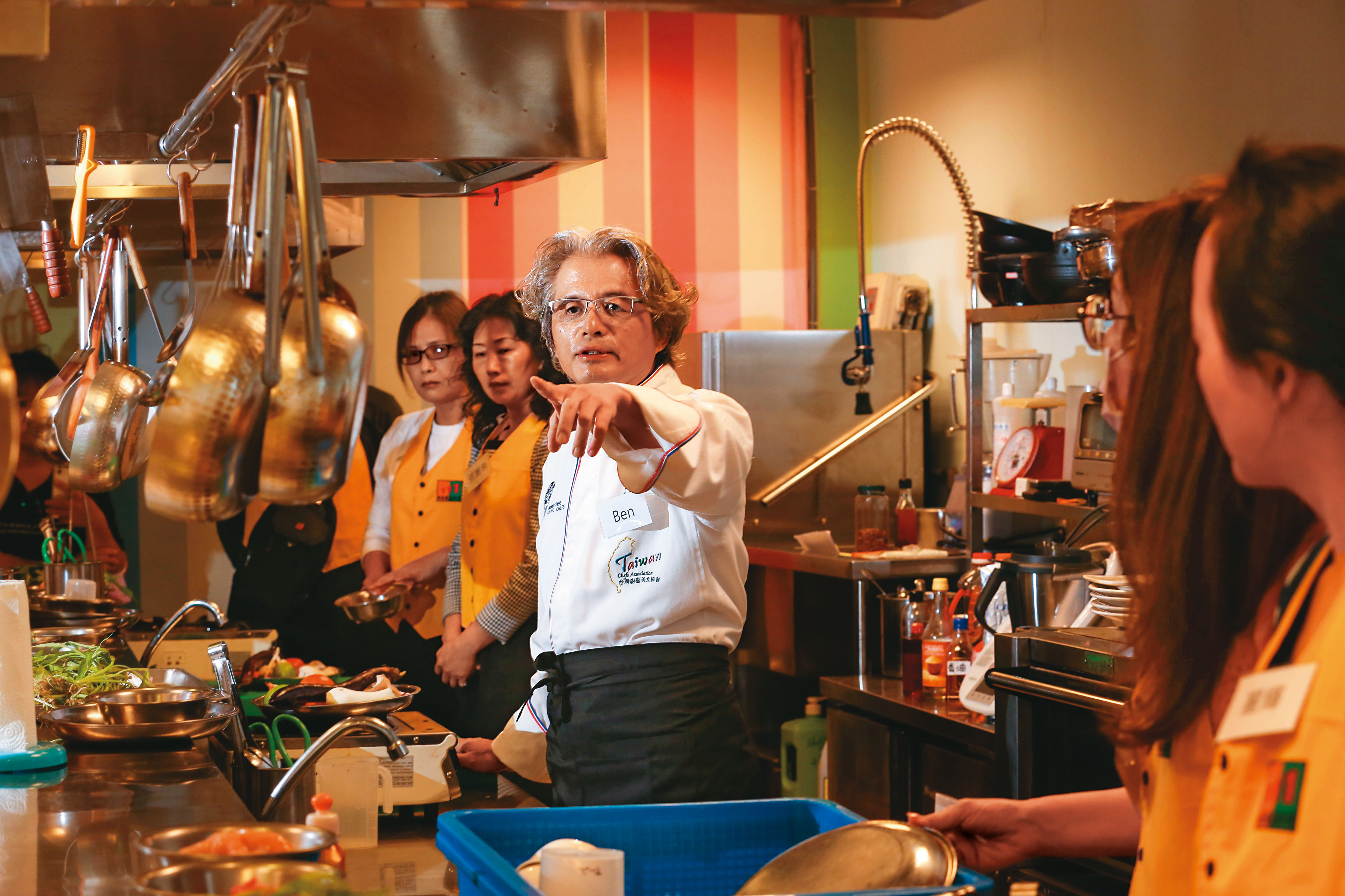 廚師出身的陳宏賓常會舉辦教學活動，利用自家醬料，示範如何做料理。