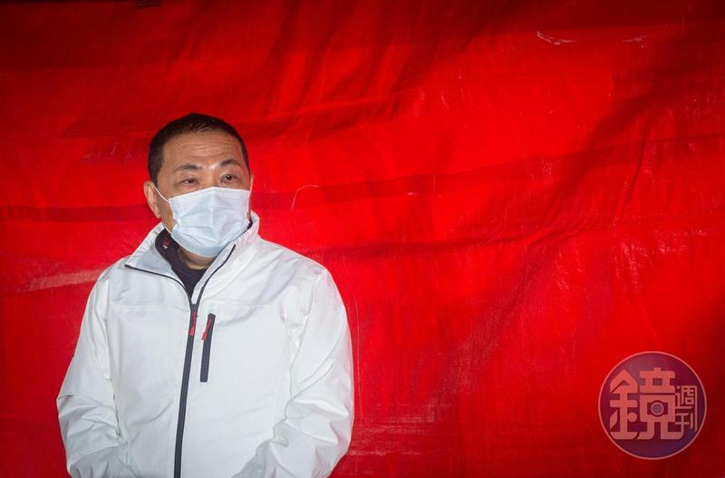 隨著證據不斷浮現,侯友宜(圖)力挺身陷「教甄關說風暴」的教育局長張明文。(本刊資料照)