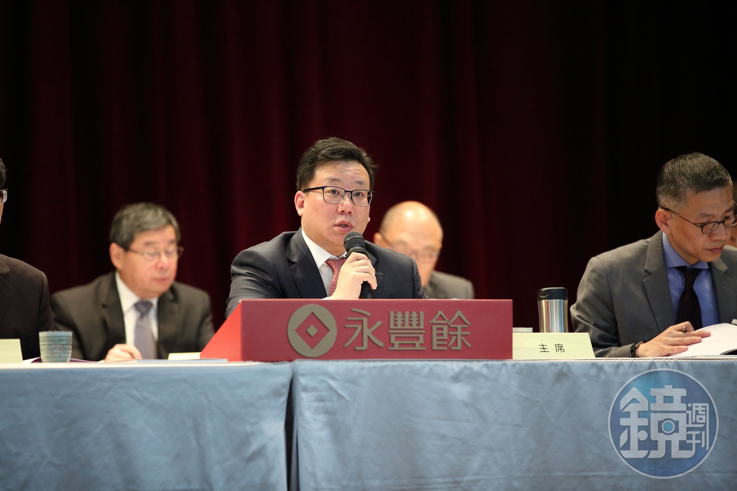 原先外界預期將接班的何奕達，將主掌永豐實、永道射頻，專注在他個人有興趣的產業。