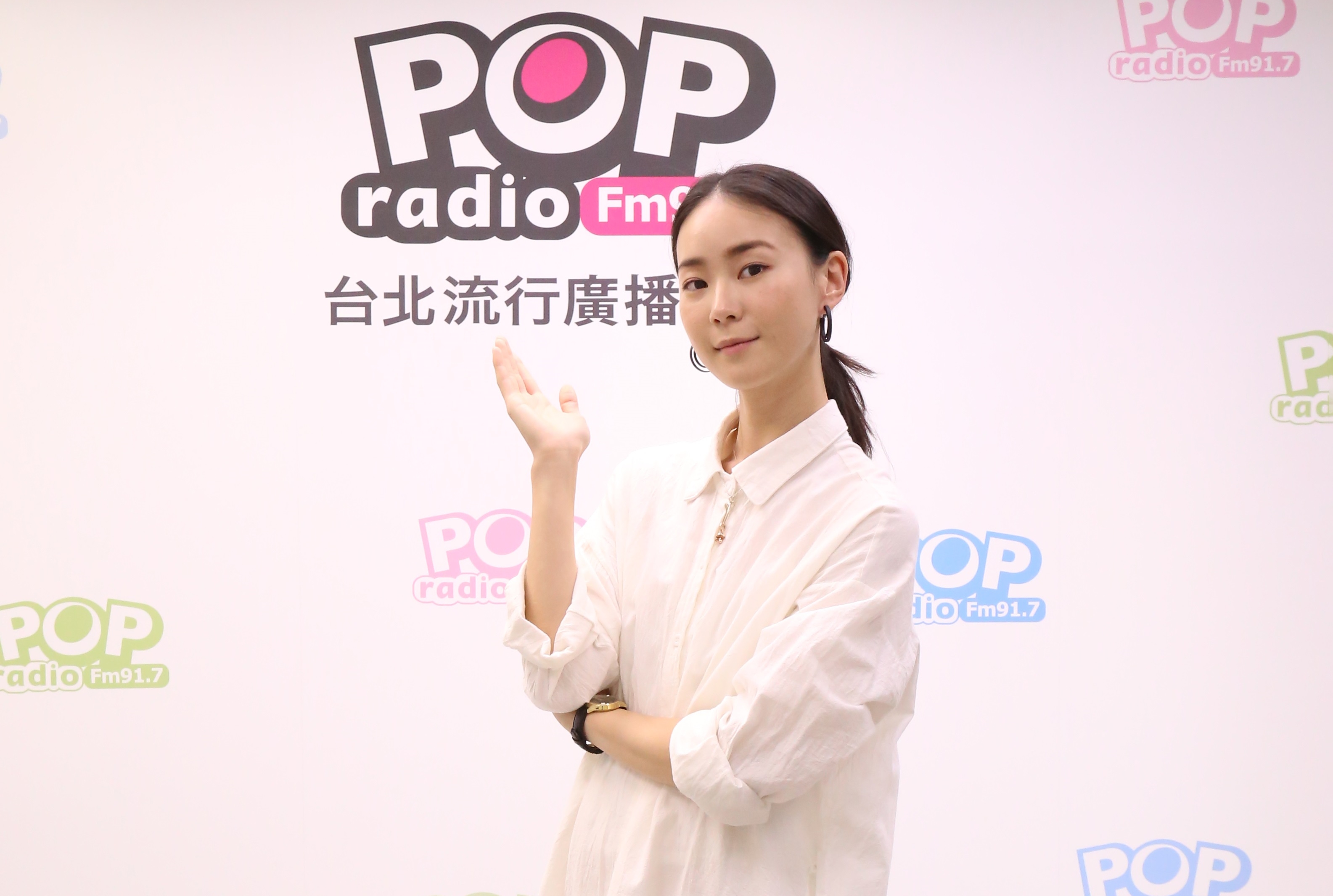 在大小銀幕表現亮眼的鍾瑶除了演員身分，還兼具咖啡廳及服裝品牌經營者。（POP Radio 提供）