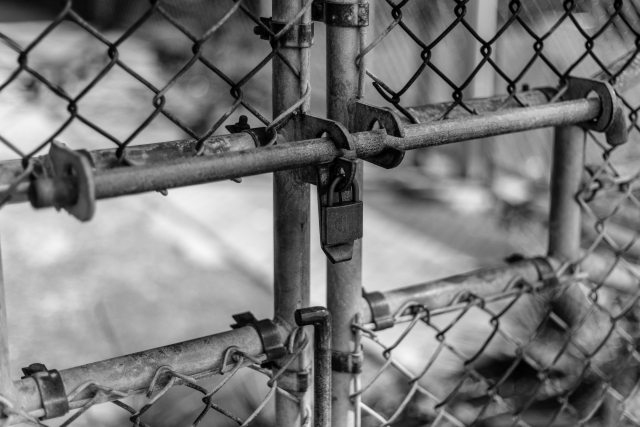 戀童癖狼師性虐待5名學生，服刑4年後在獄中噎死。（示意圖，photoAC）