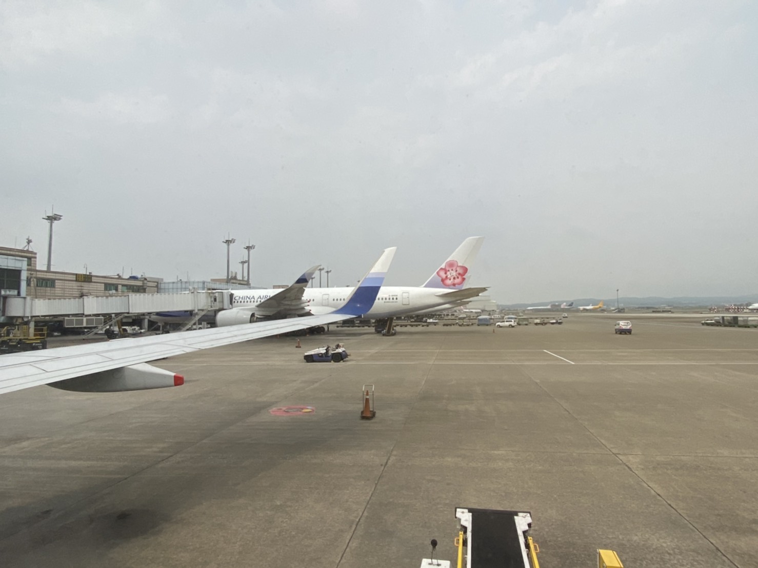 終於登上飛機。