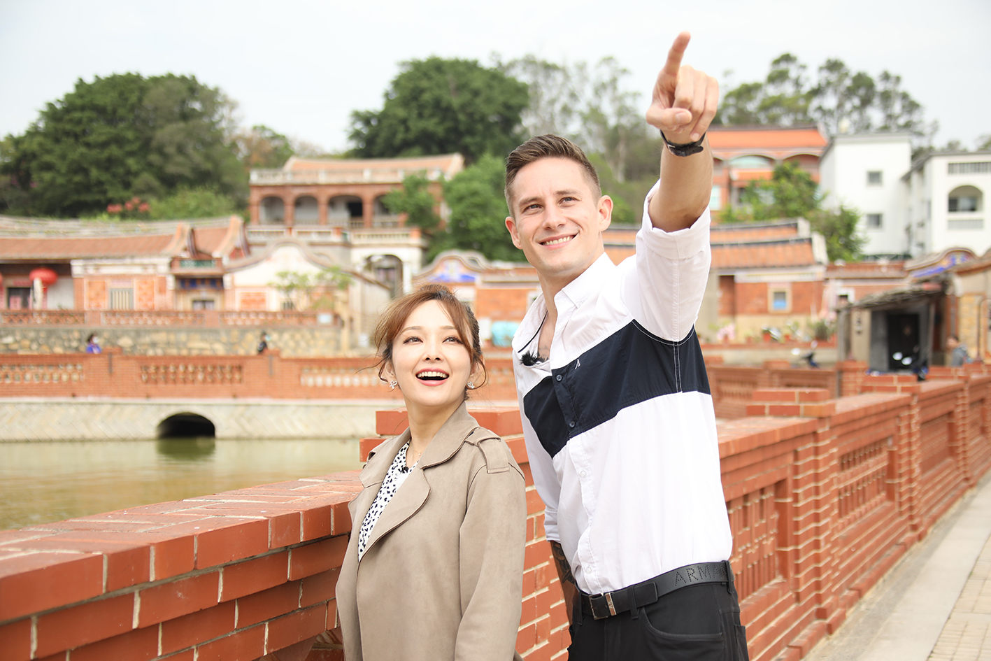 愛紗和馬丁探訪金門。（亞洲旅遊台提供）