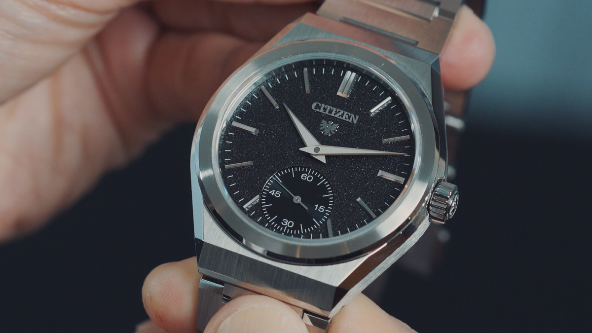 CITIZEN推出The CITIZEN Caliber 0200自製機芯機械錶款。錶徑40mm；厚度10.9mm；不鏽鋼材質錶殼鍊帶；防水50米；定價為NT$170,000。