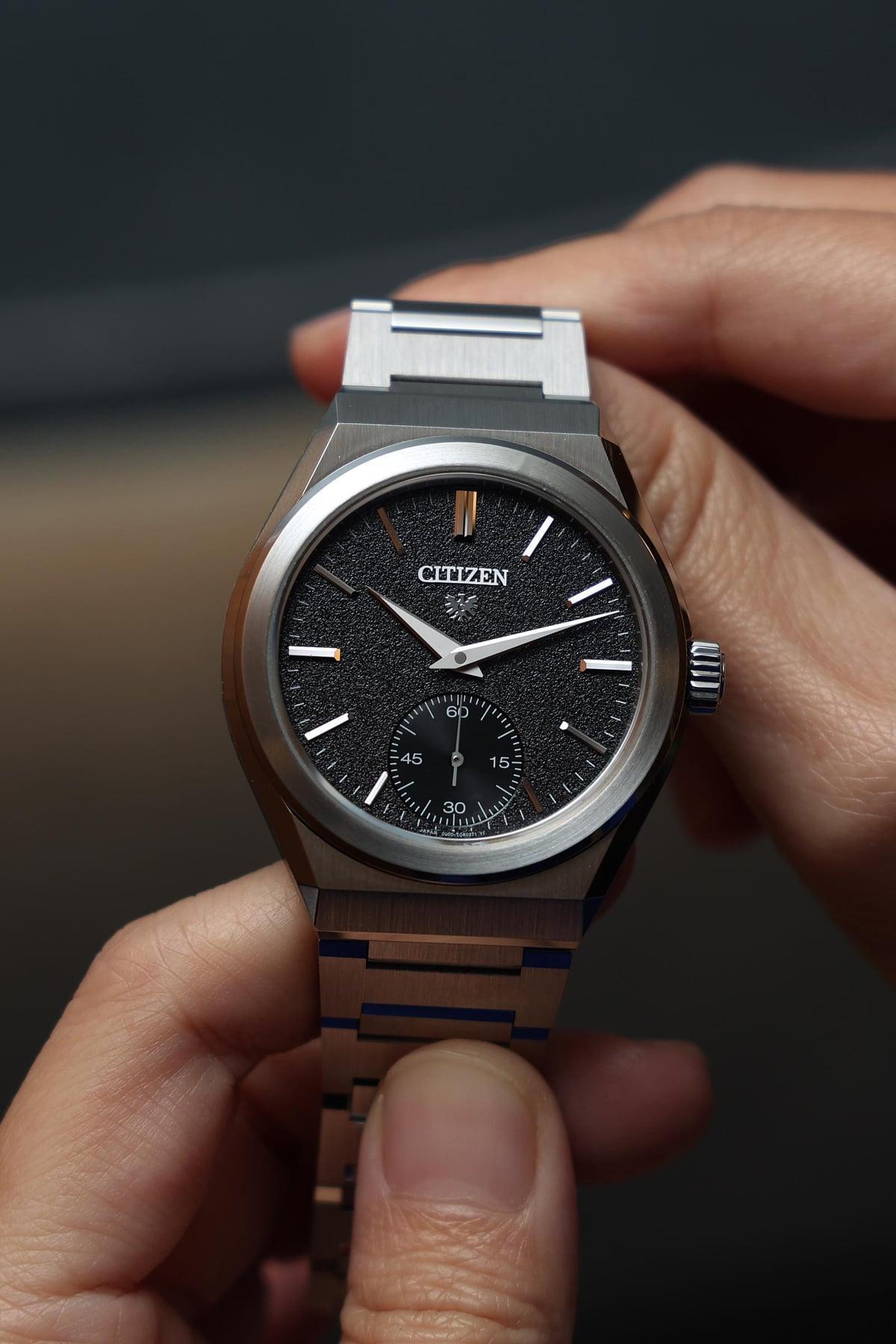 CITIZEN The CITIZEN Caliber 0200的外型設計與質感，非常有高級感。錶殼尺寸與厚度也很適合佩戴。