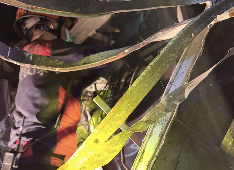 台鐵408次太魯閣號2日上午行經花蓮大清水隧道發生出軌事故。（翻攝畫面）