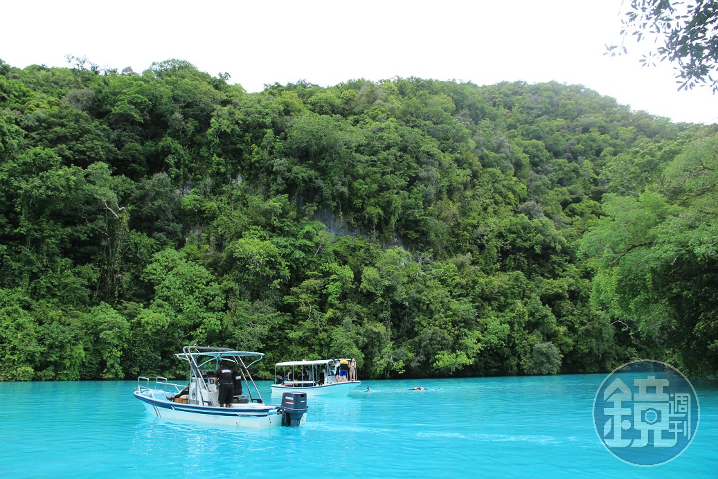 完全沒有其他人，只有台灣人旅客的牛奶湖。