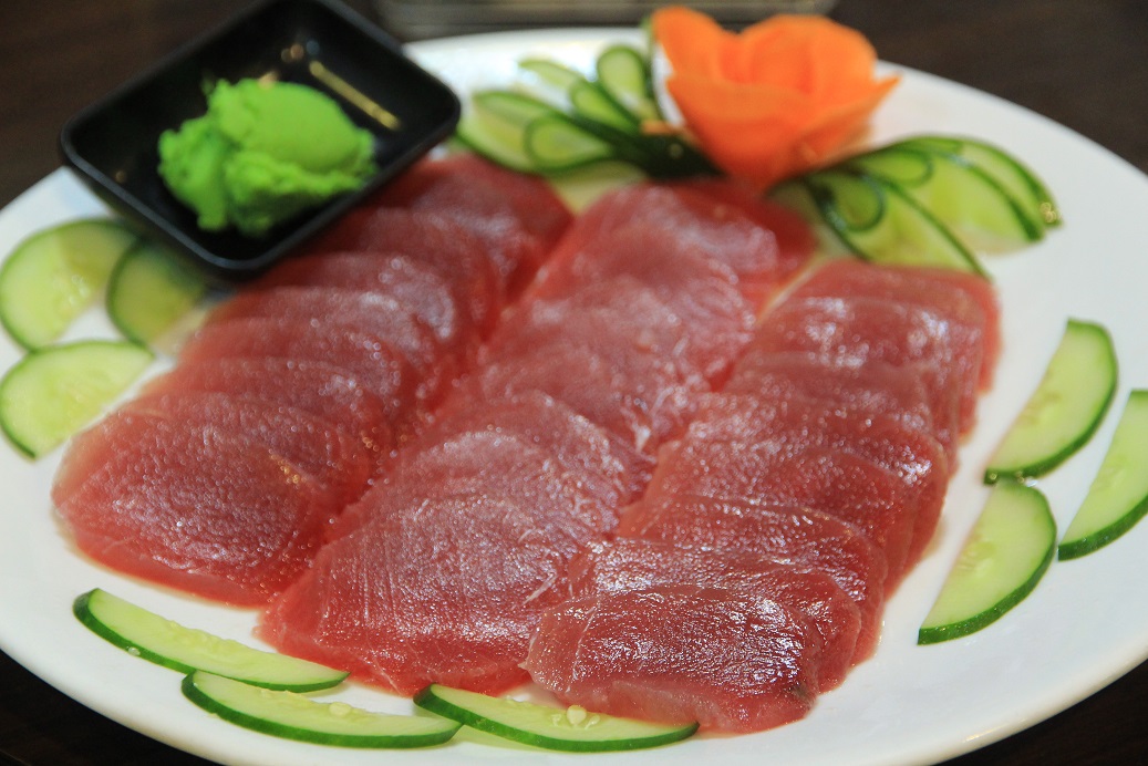 有新鮮生魚片可以品嘗。