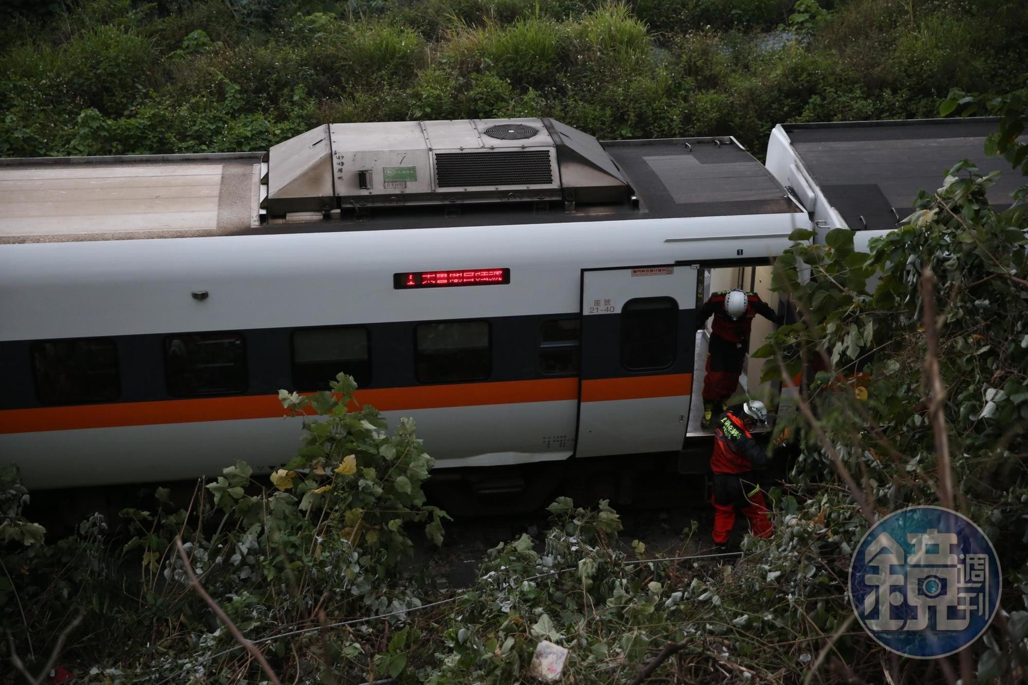 台鐵昨日發生出軌事故,目前累計51人死亡。
