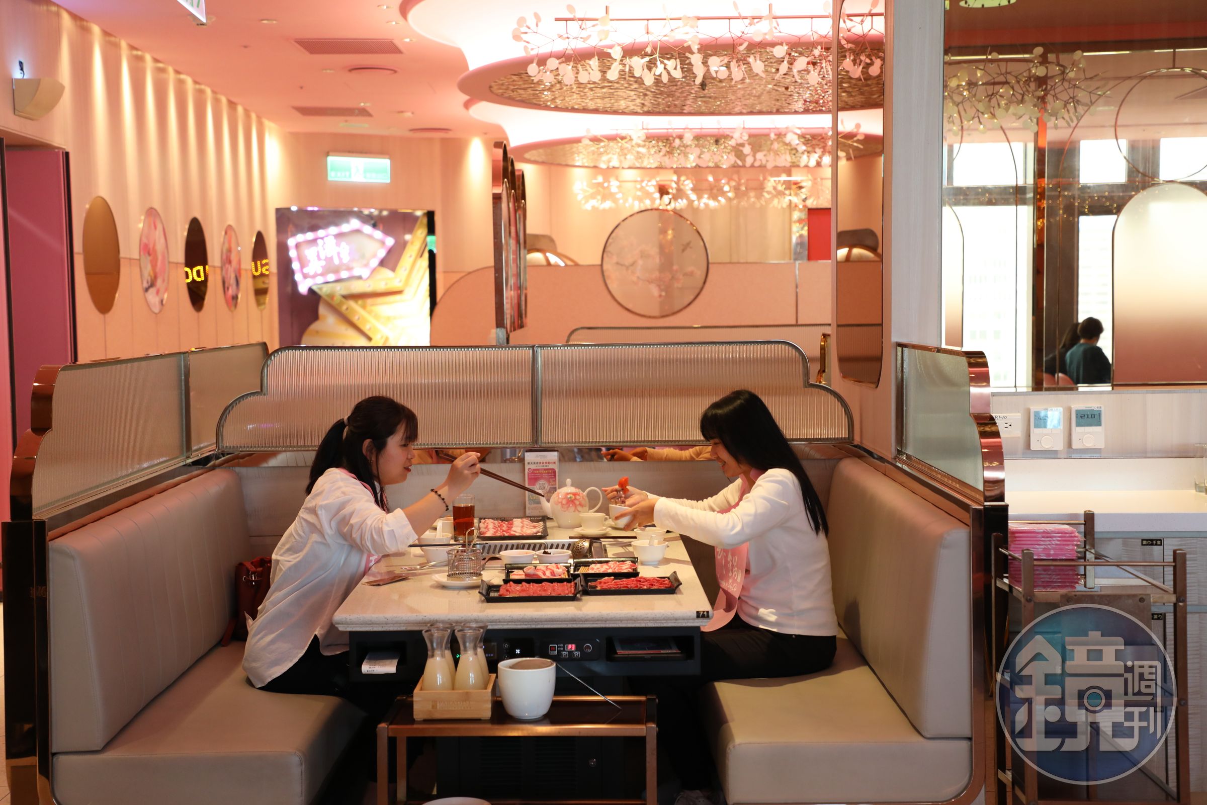 環境舒適、服務貼心，甚至許多食材都可點半份的「美滋鍋」，是許多女孩聚會的首選。
