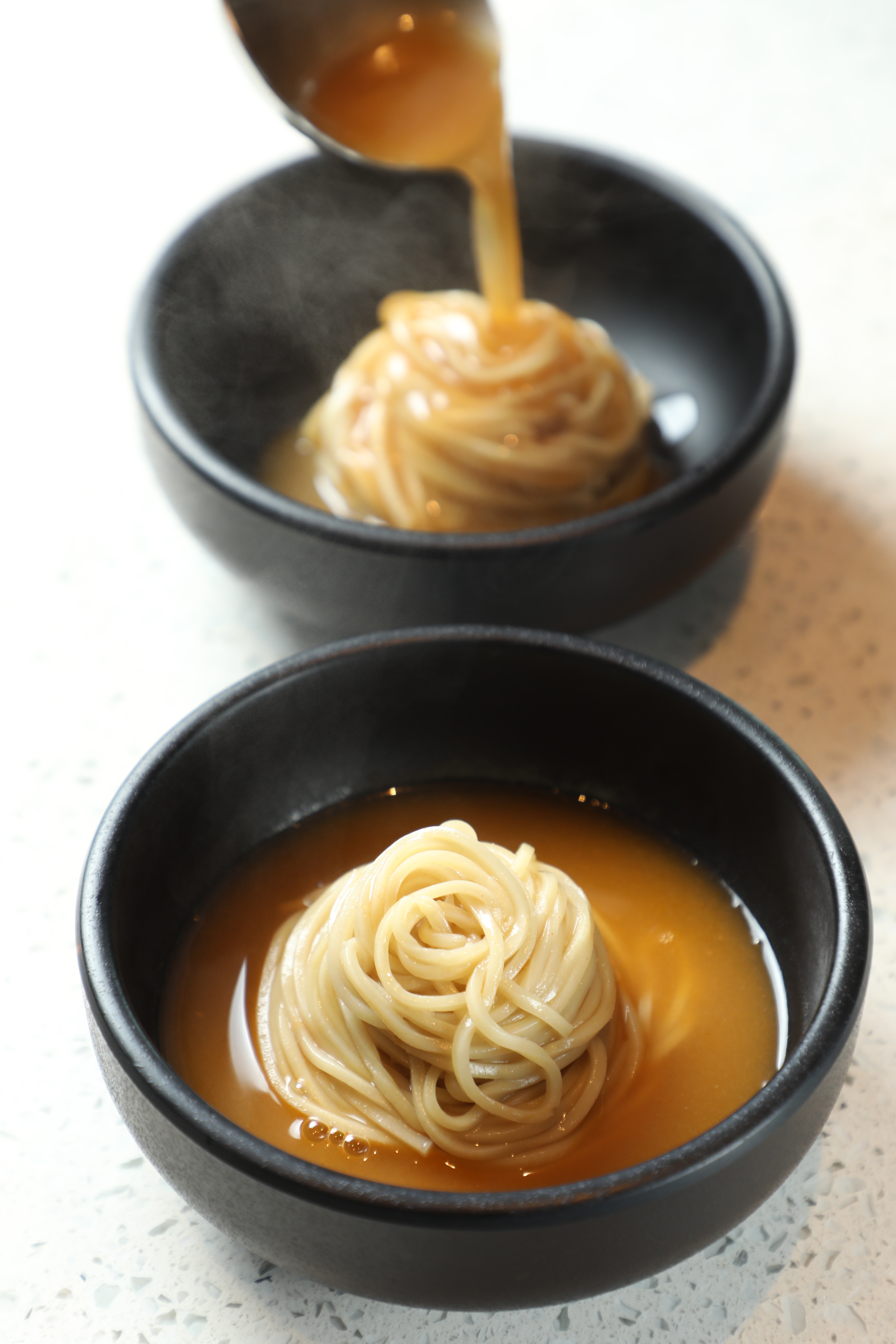 外頭賣很貴的龍蝦拉麵，這裡可以放膽盡情吃。（60元／份）