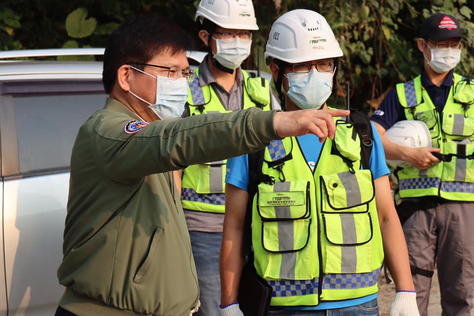 林佳龍自事發以來持續在花蓮協助與各方協調。（翻攝自林佳龍臉書）